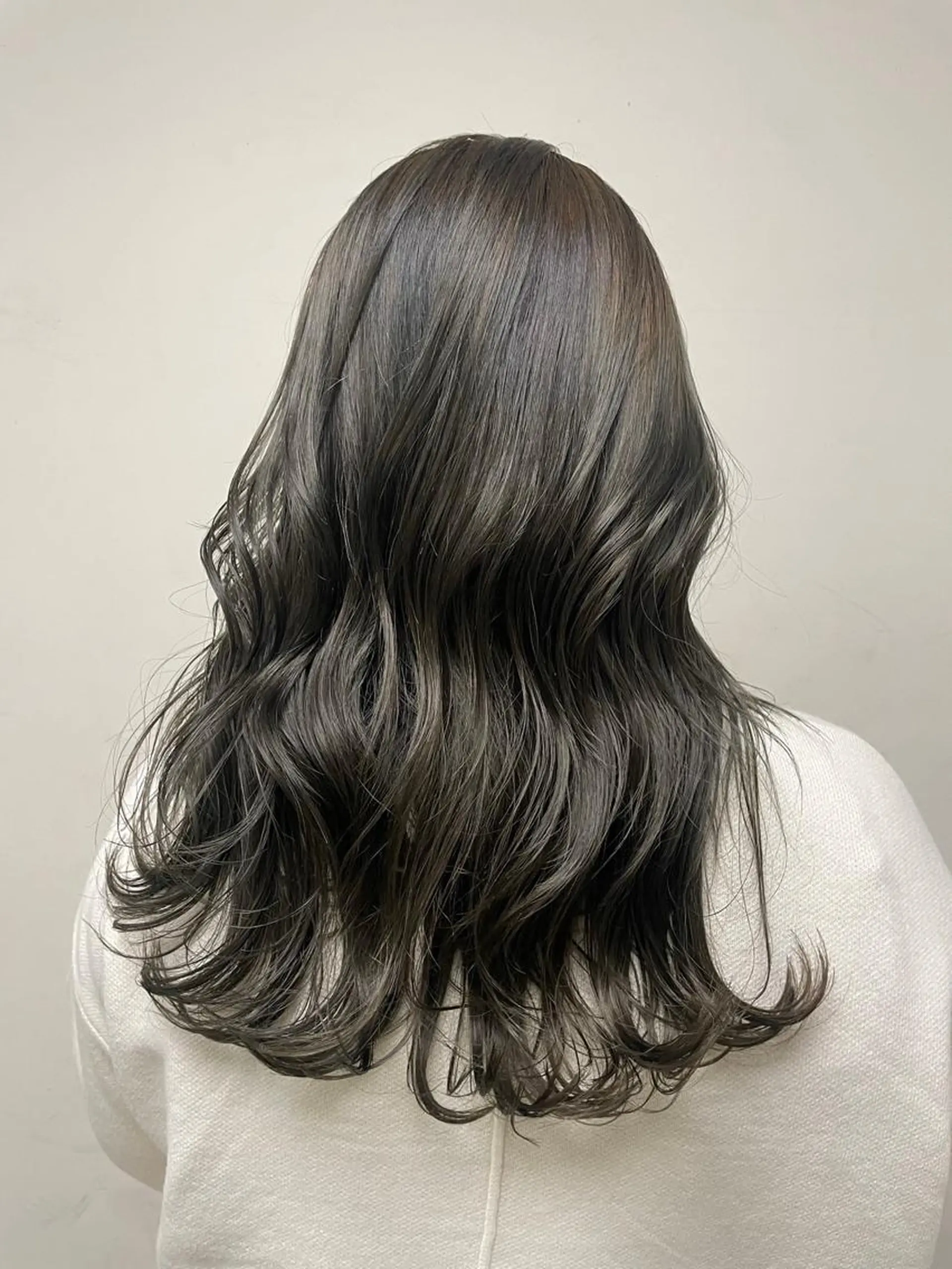 セミロング 髪質改善カラー 🫧川井麻由のヘアスタイル