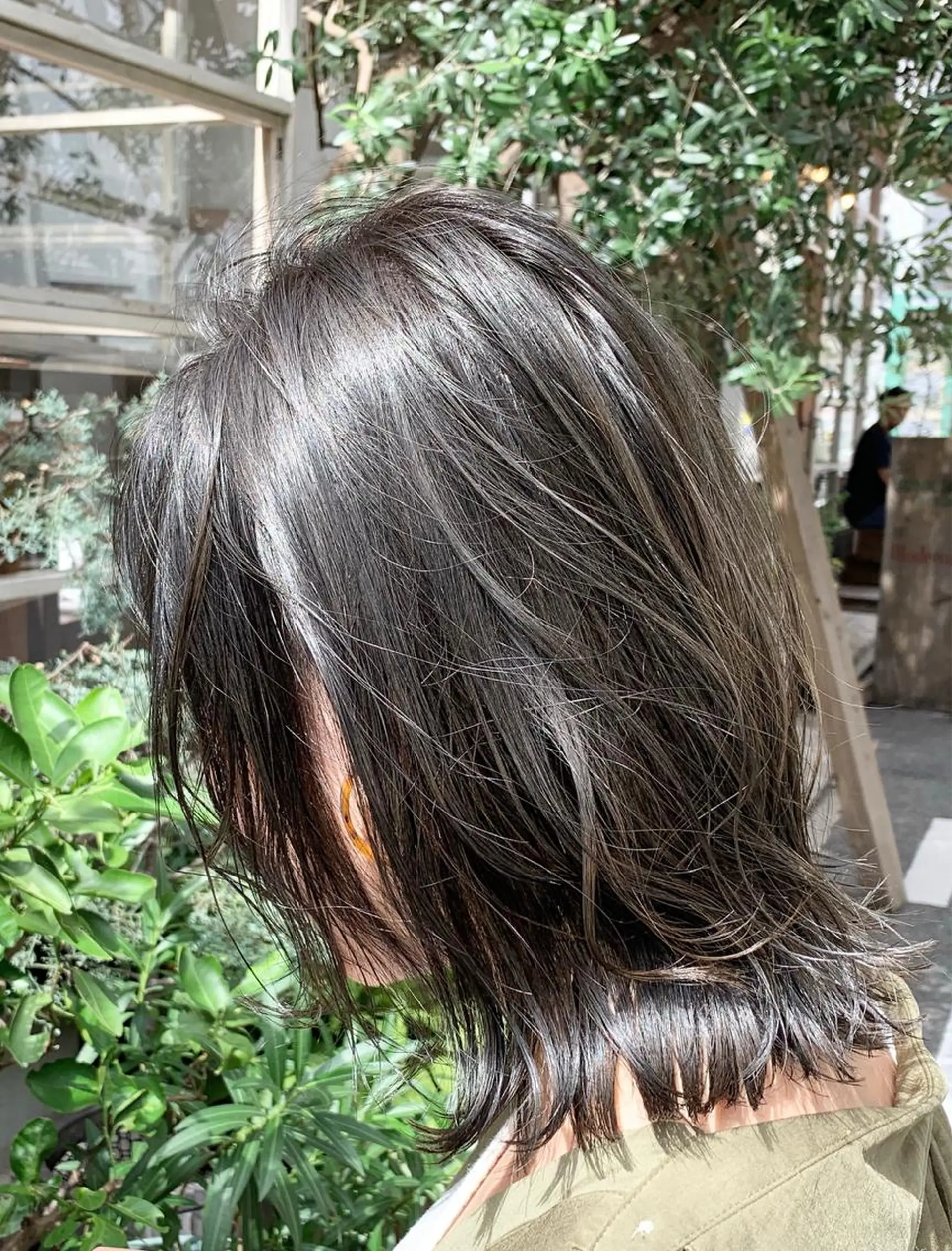 ミディアム カラー グレージュ オリーブグレージュ オリーブグレー カット ヘアカラー トリートメント LEB所属・下河 宗太のヘアスタイル