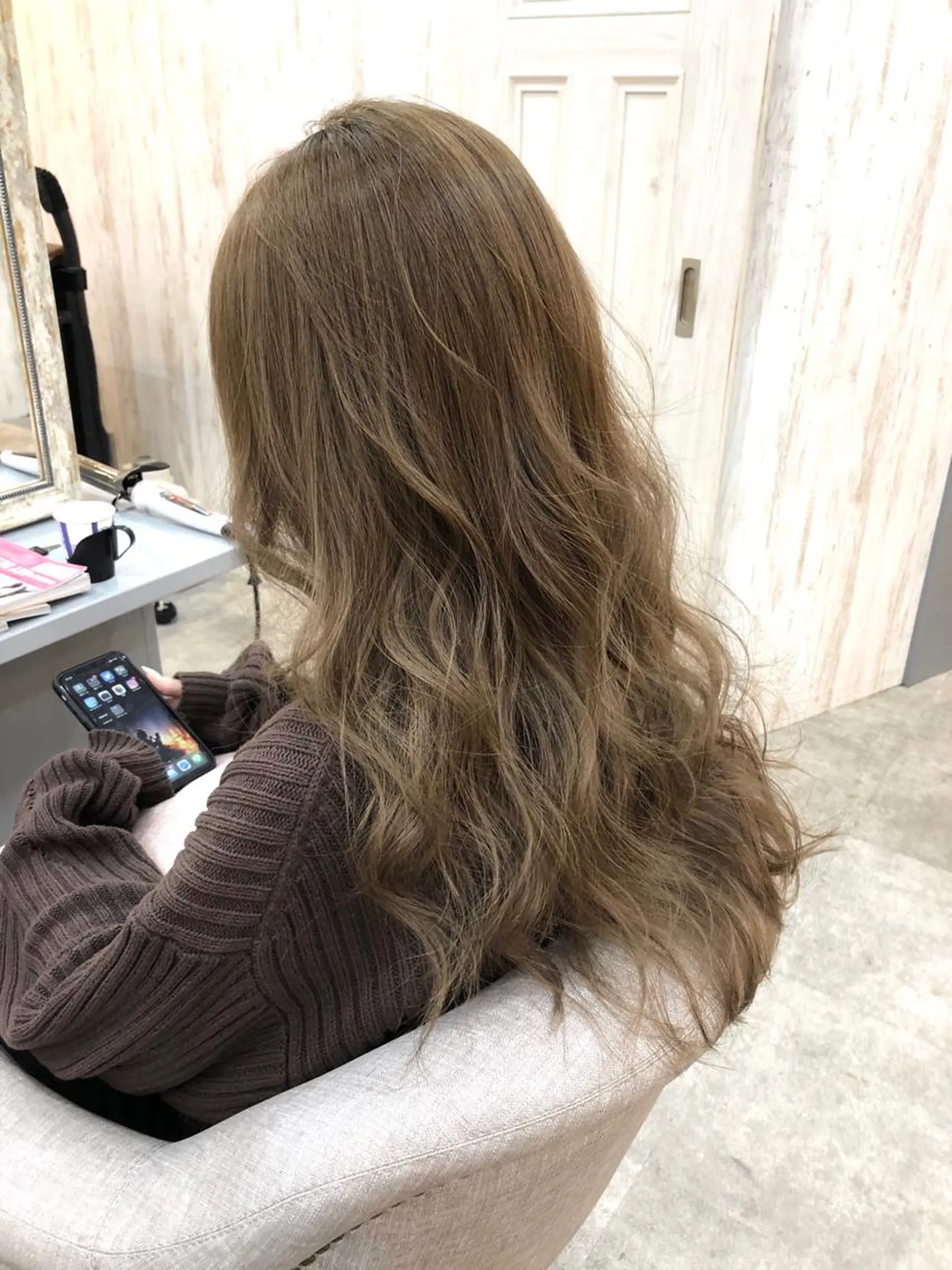 ロング カラー アッシュ ベージュカラー ブリーチ ハイトーンカラー ブリーチなしカラー 艶髪/髪質改善/ 縮毛矯正/北島のヘアスタイル