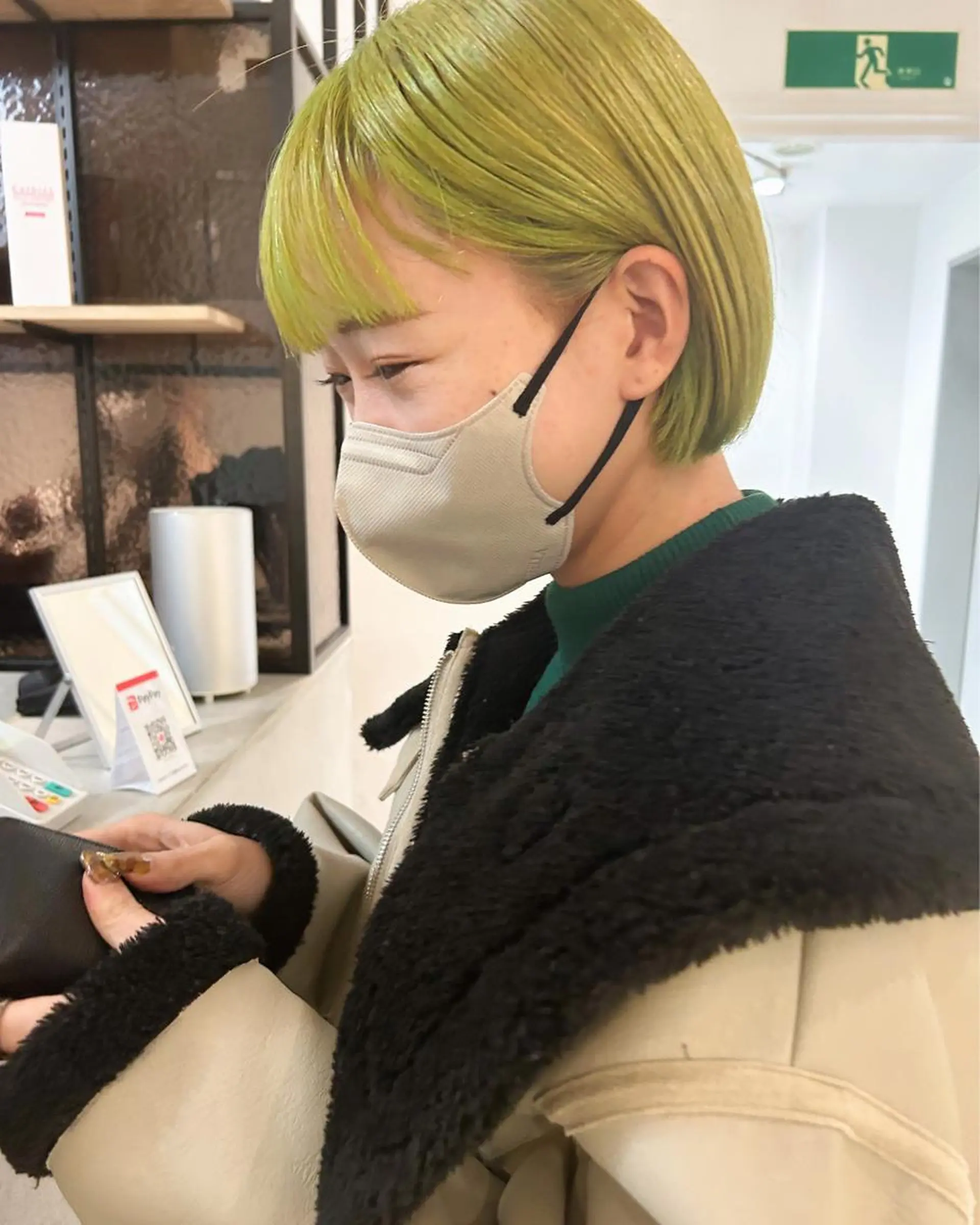 ショート カラー ブリーチ ケアブリーチ カット ヘアカラー トリートメント Loom.所属・村上雅人 ナチュラルモードのヘアスタイル