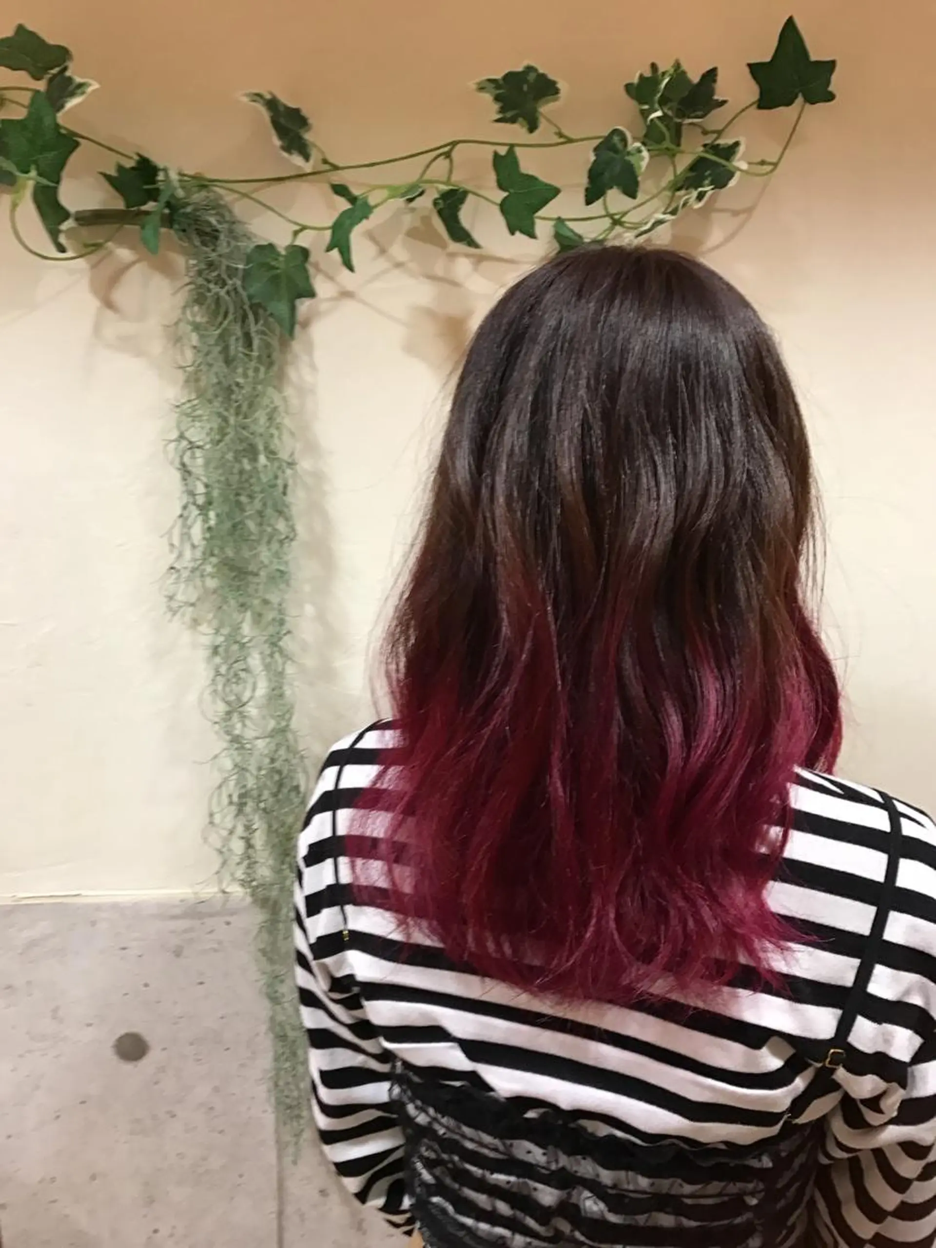 セミロング カラー グラデーションカラー ピンクカラー LOST CITY 横浜所属・🪐脱白髪染め 🪐松尾菜々美のヘアスタイル