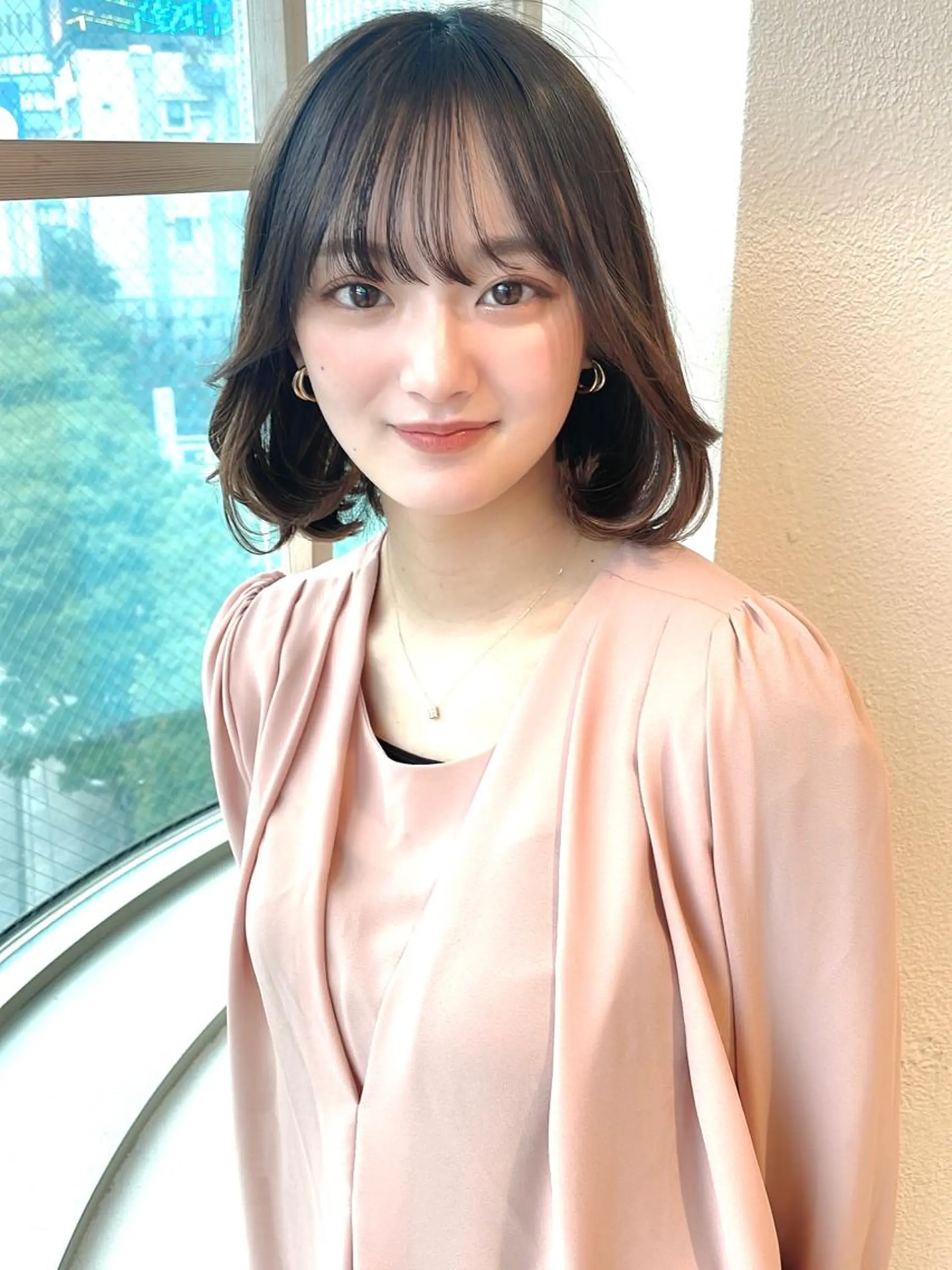 ミディアム 切りっぱなしボブ ショートボブ アッシュ ボブ くびれヘア 市原 大翼のヘアスタイル