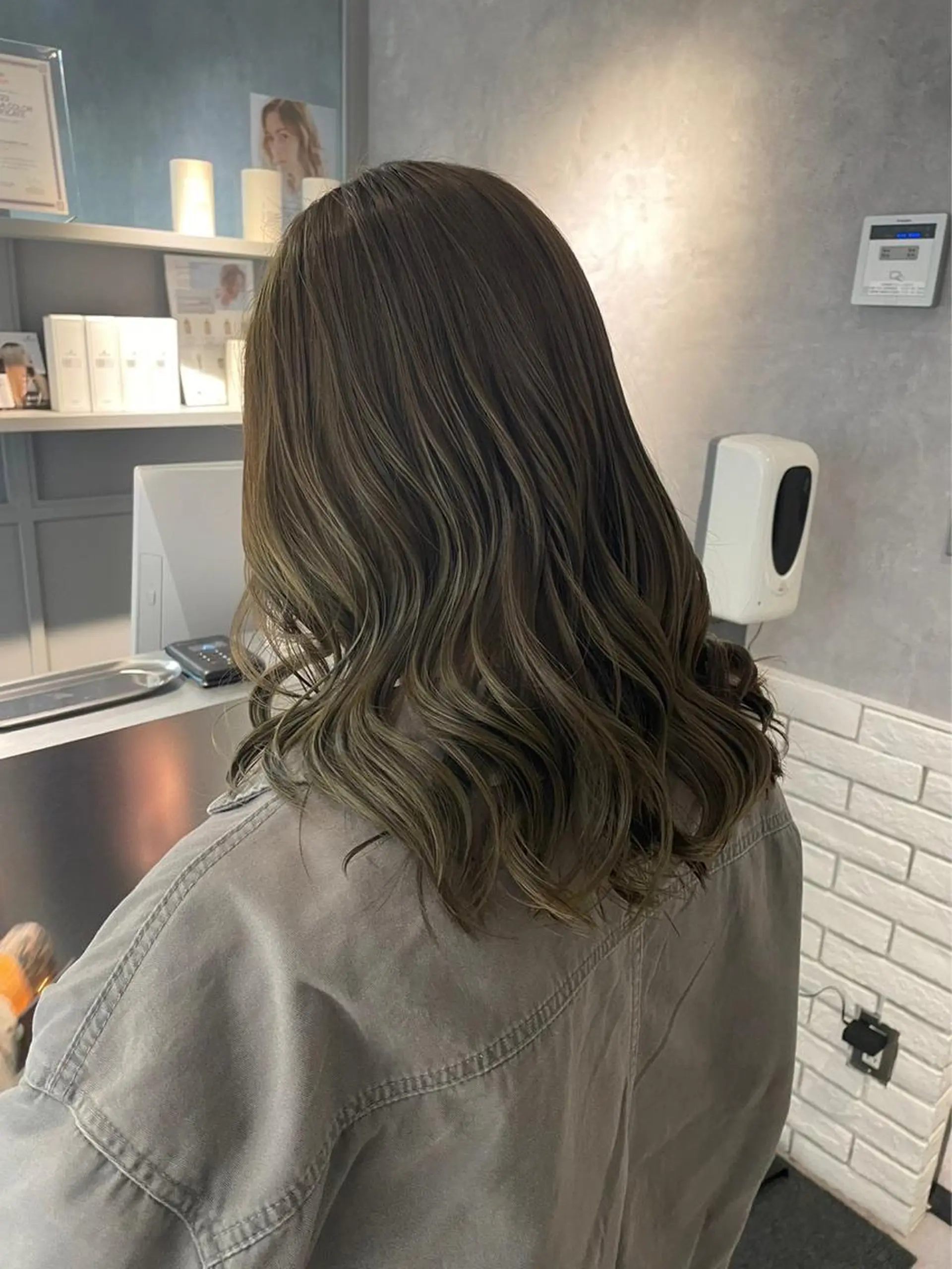 ミディアム youres hair 髪質改善トリートメント&ヘッドスパ　恵比寿本店所属・恵比寿/ブリーチ/ 髪質改善/フミヤのヘアスタイル
