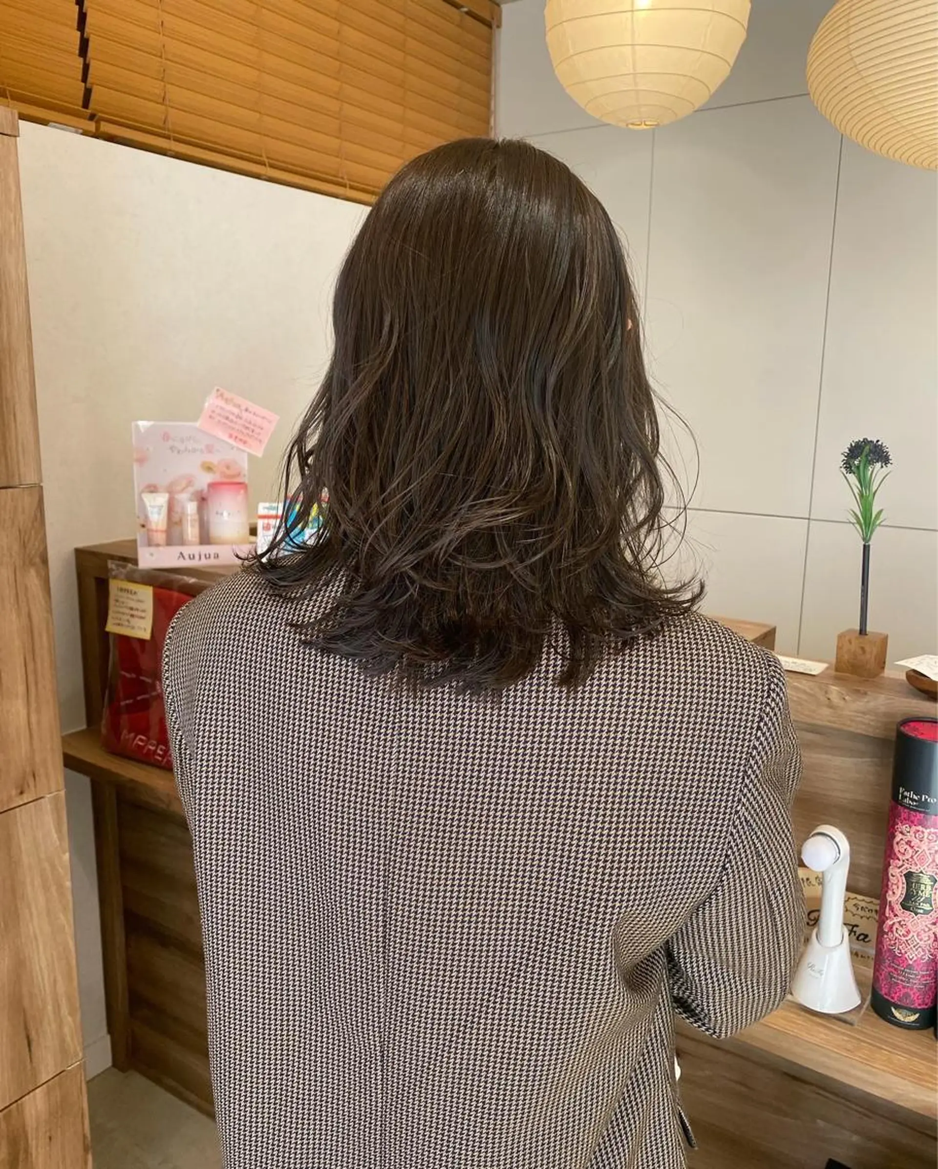 ミディアム カラー ベージュカラー オリーブベージュ レイヤーカット カット ヘアカラー パーマ指名No1 /namiのヘアスタイル