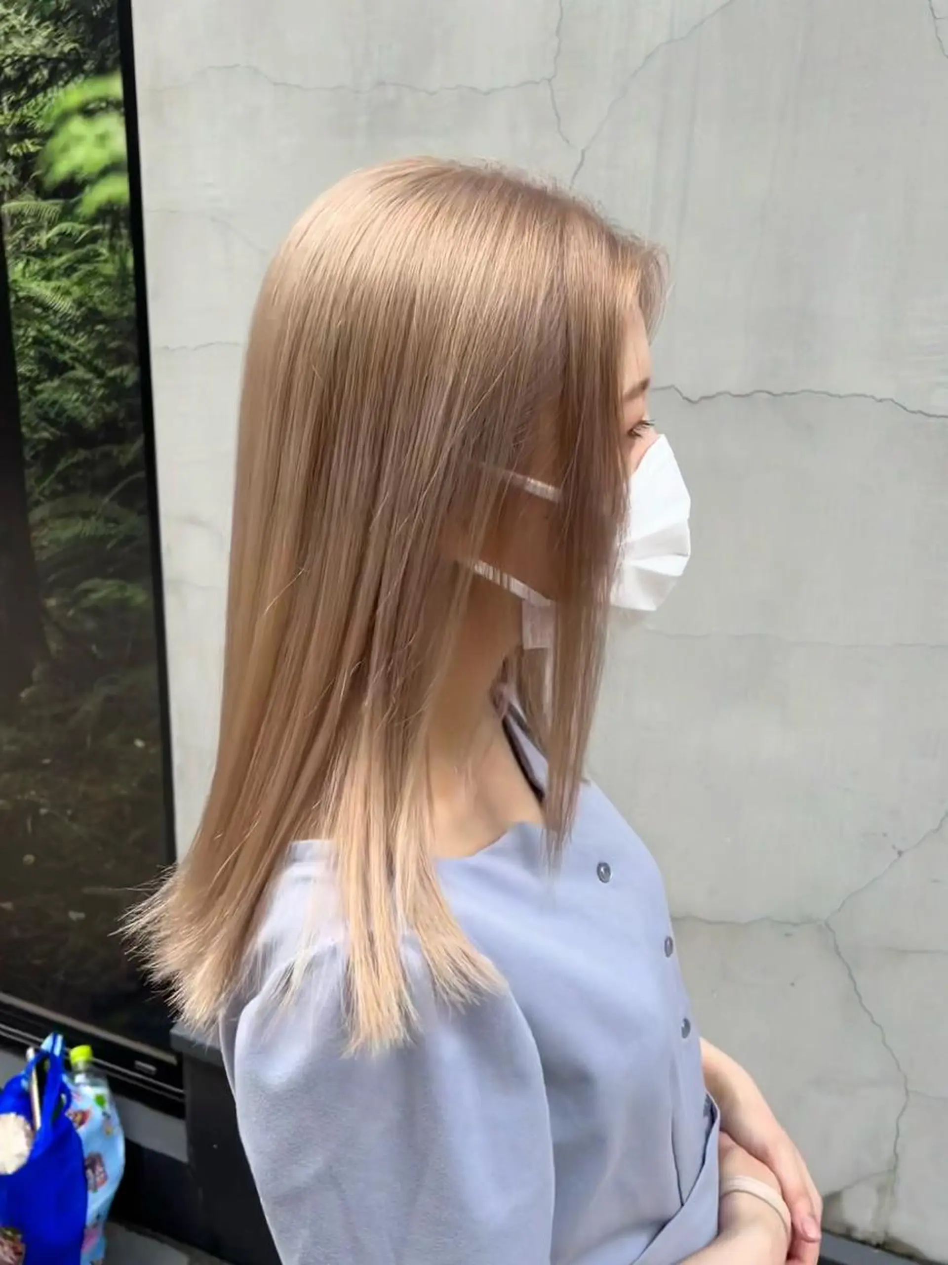 セミロング カラー ベージュカラー ブリーチ ミルクティーベージュ カット ヘアカラー ally hairsalon所属・Emi .のヘアスタイル