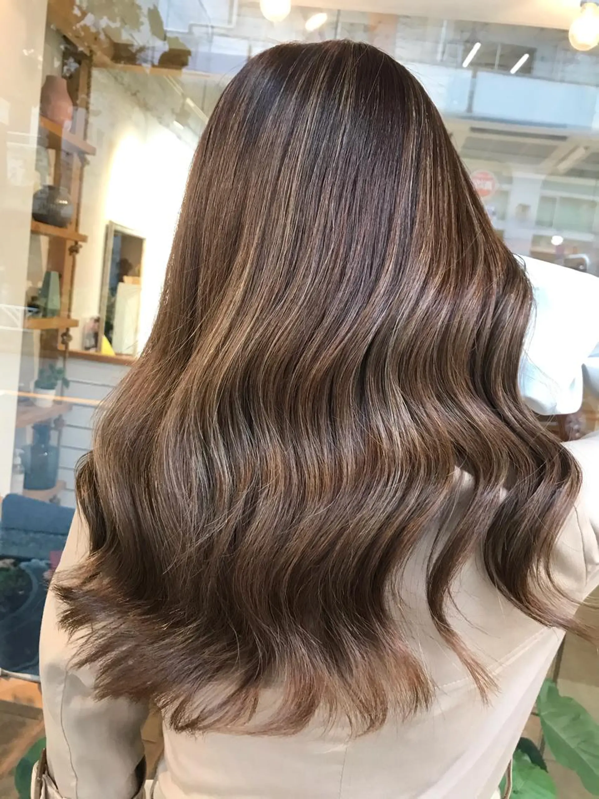 ミディアム ハイライト 渋谷 ミモザワークス タニグチヨシユキのヘアスタイル