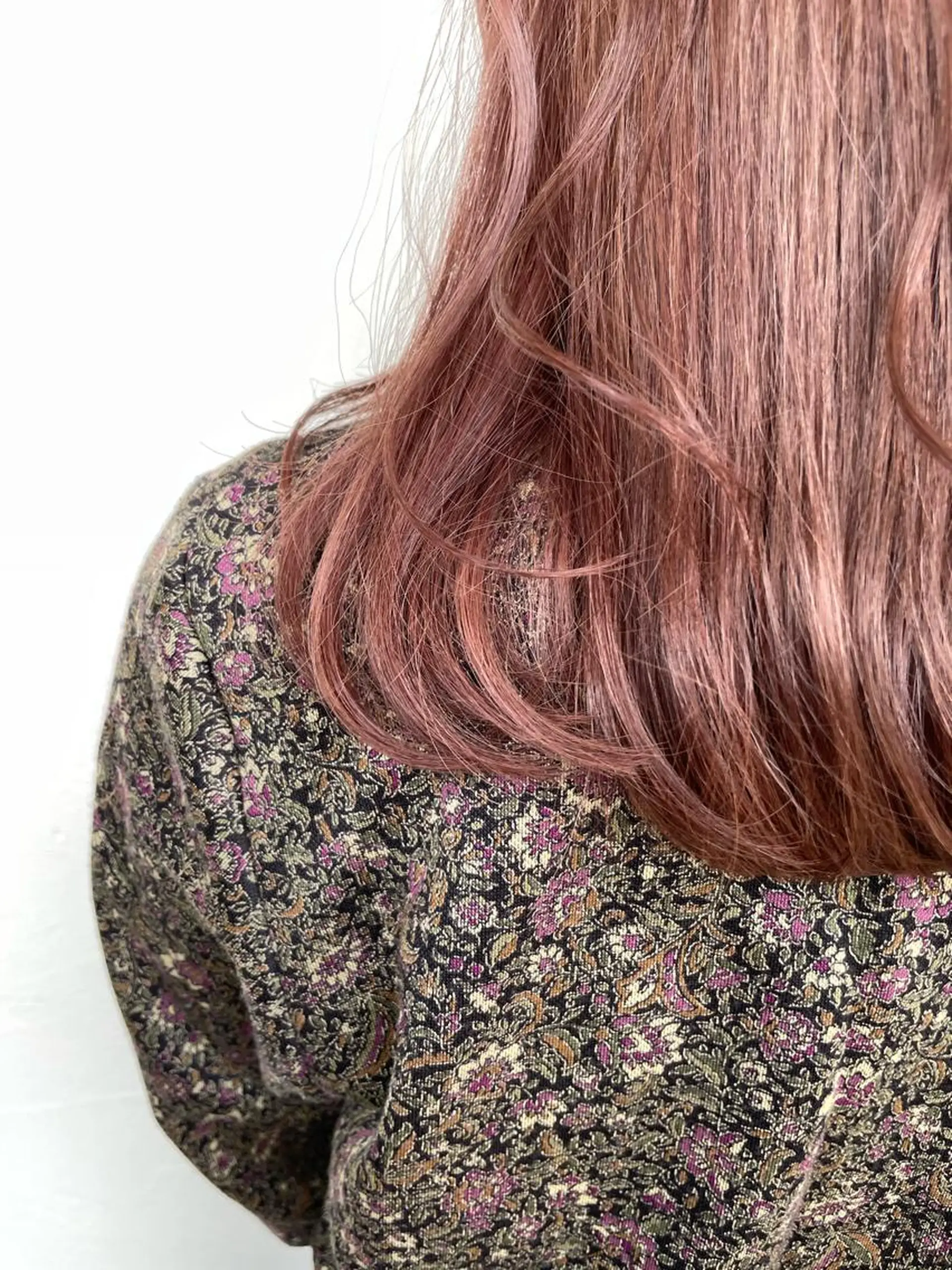 セミロング カラー ベージュカラー ピンクカラー ピンクベージュ 奥村 紘のヘアスタイル