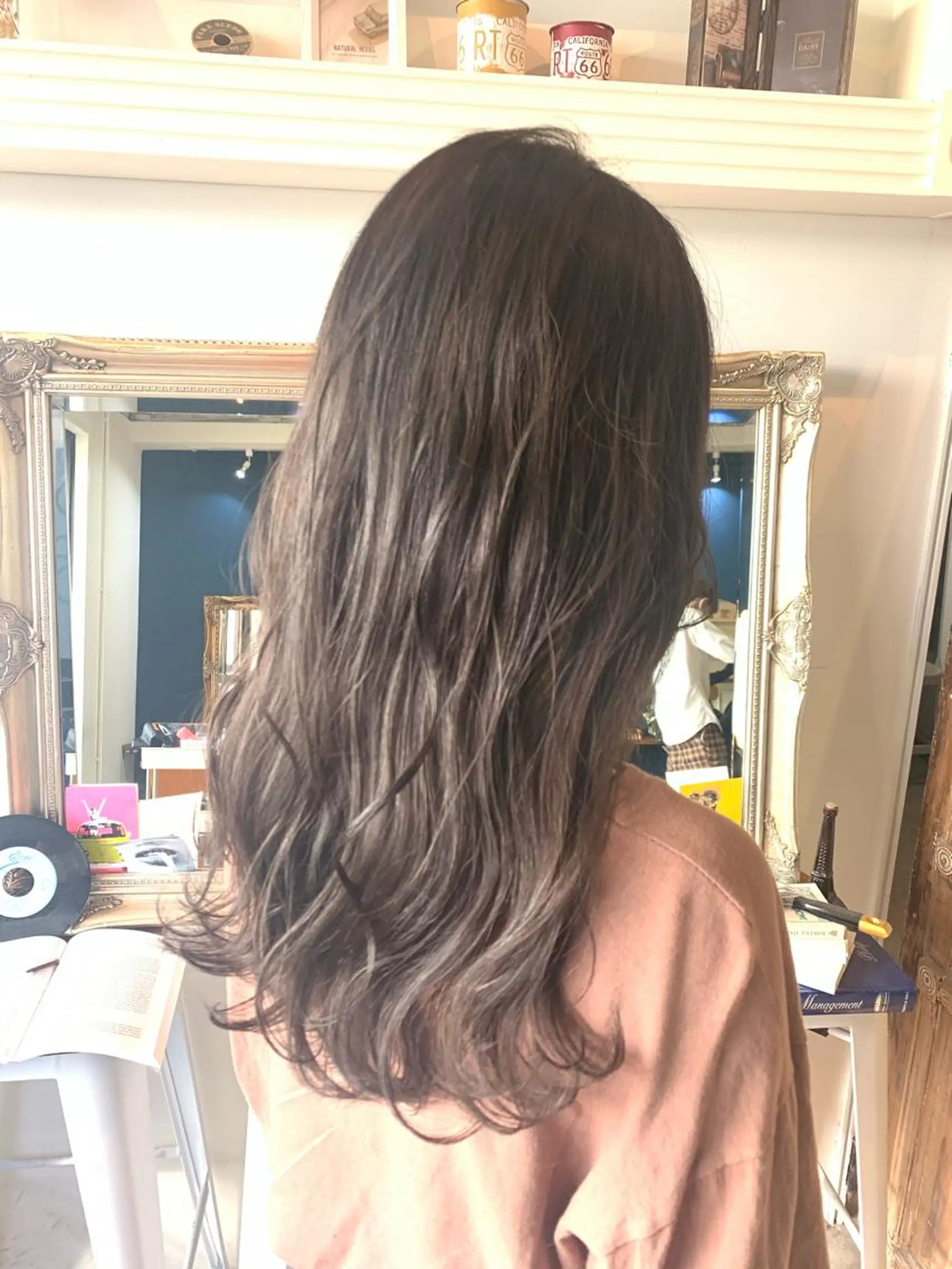 セミロング アッシュ ヘアカラー トリートメント ヘッドスパ ヘアセット 山口 竣也のヘアスタイル