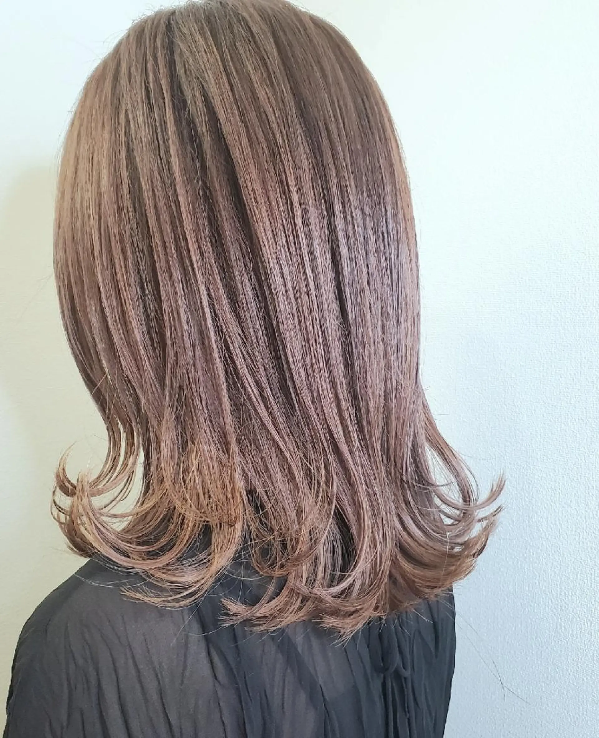 ミディアム カラー マネージャー 西村優子のヘアスタイル