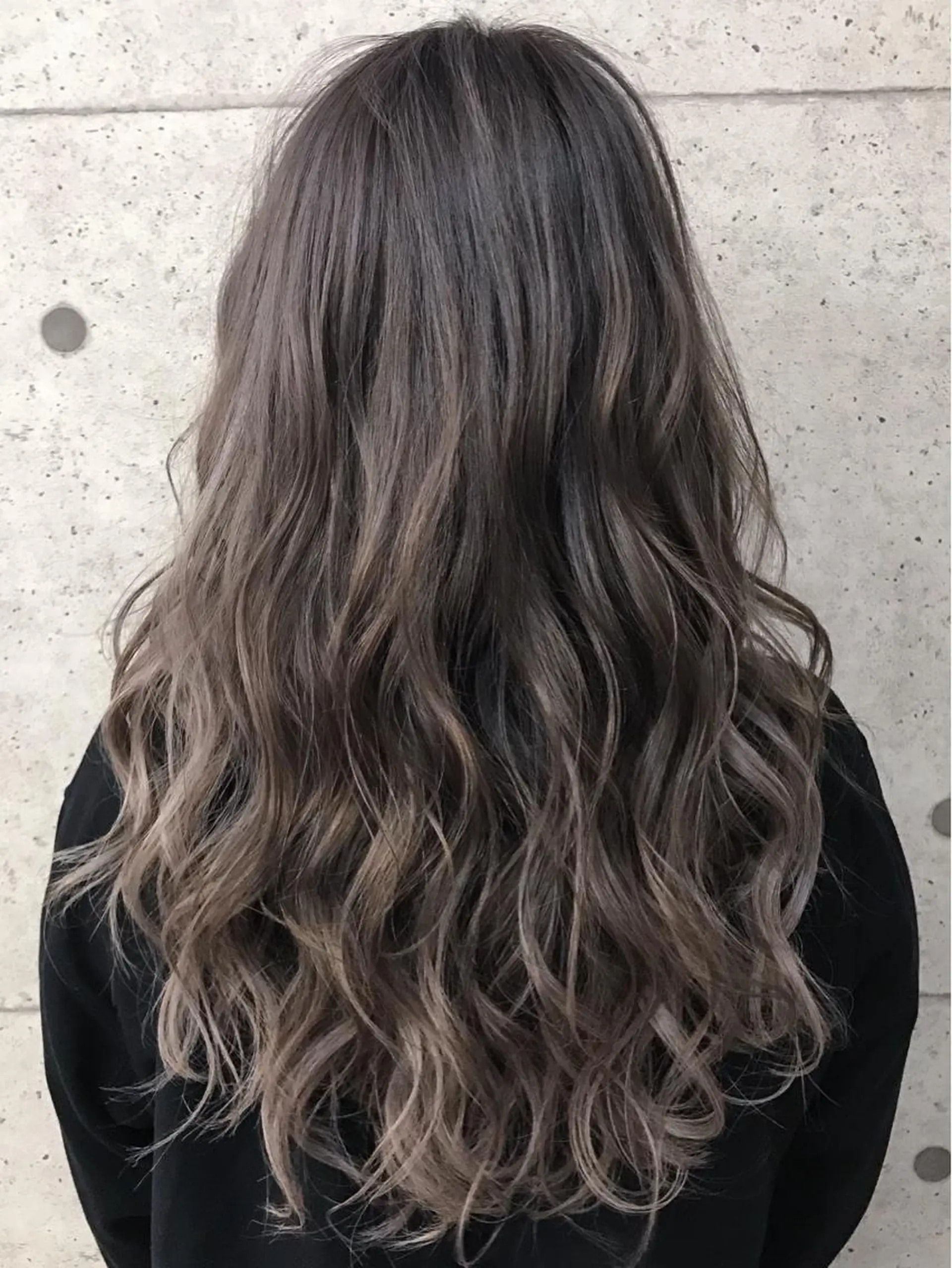 ロング カラー シールエクステ グラデーションカラー ハイライトカラー エクステ ハイライト .. meiのヘアスタイル