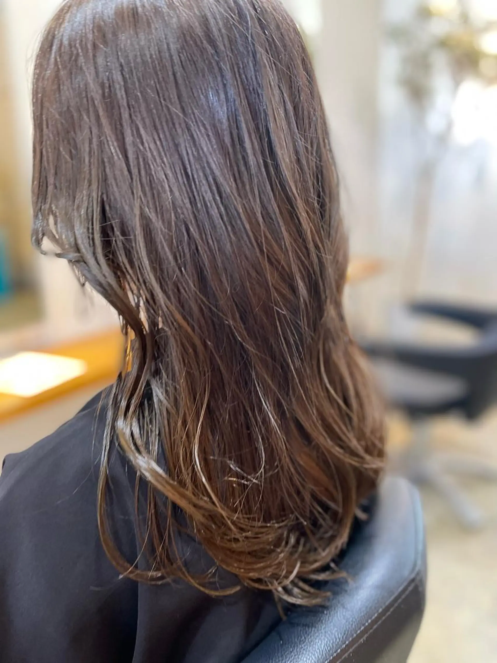 ミディアム カラー アッシュ ベージュカラー カット ヘアカラー トリートメント レイヤー／似合わせ TAKUYAのヘアスタイル