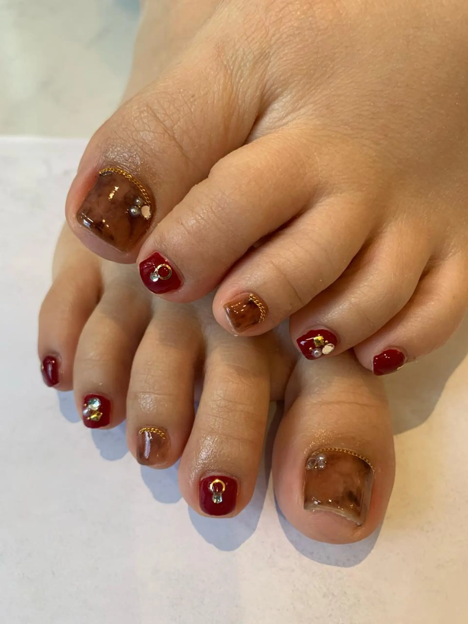 ネイル べっ甲ネイル ボルドー ハンドネイル フットネイル Adite nailのネイルデザイン