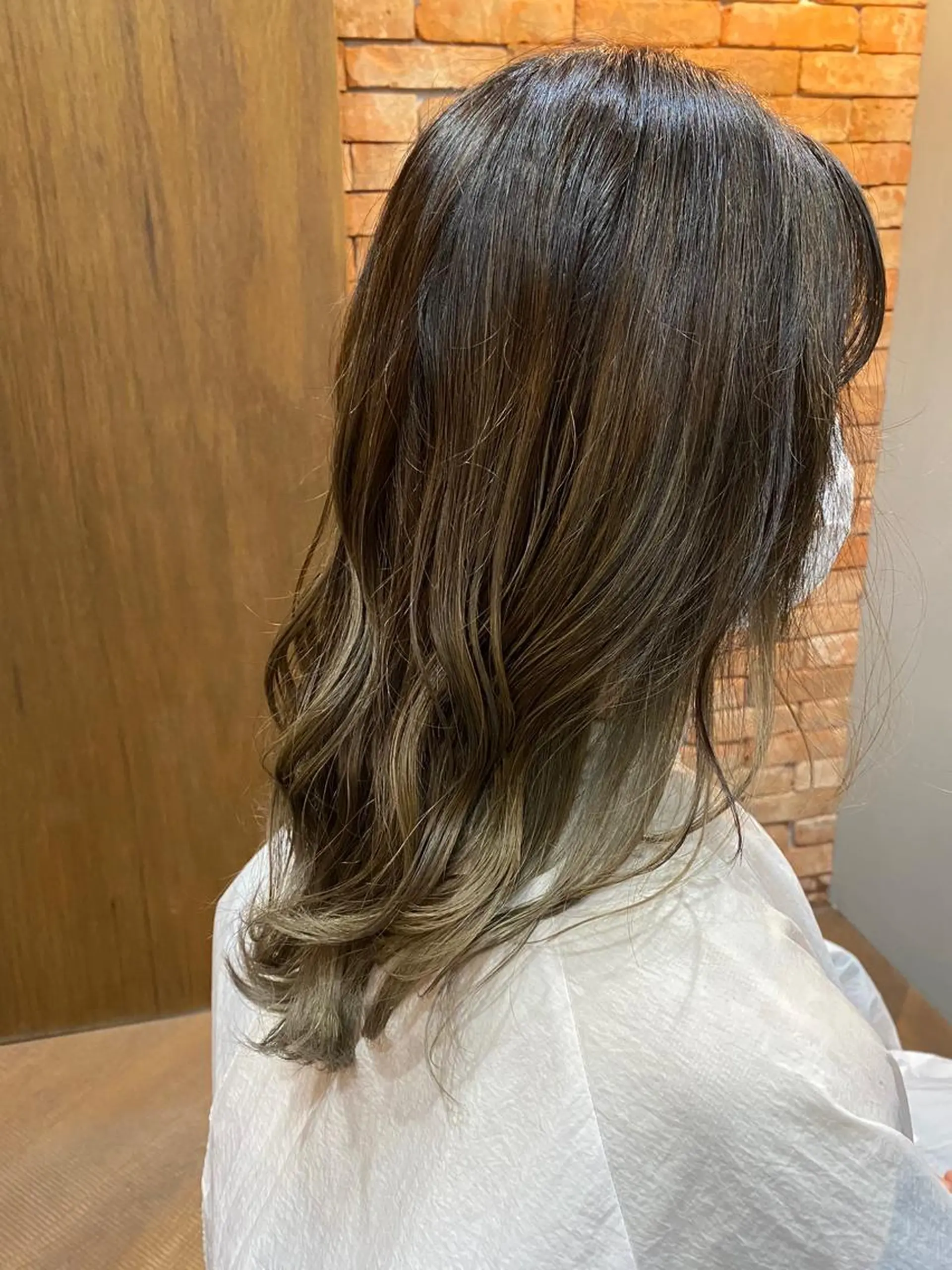ロング レイヤーカット 艶髪・透明感カラー・ 韓国ヘア・Yuriのヘアスタイル