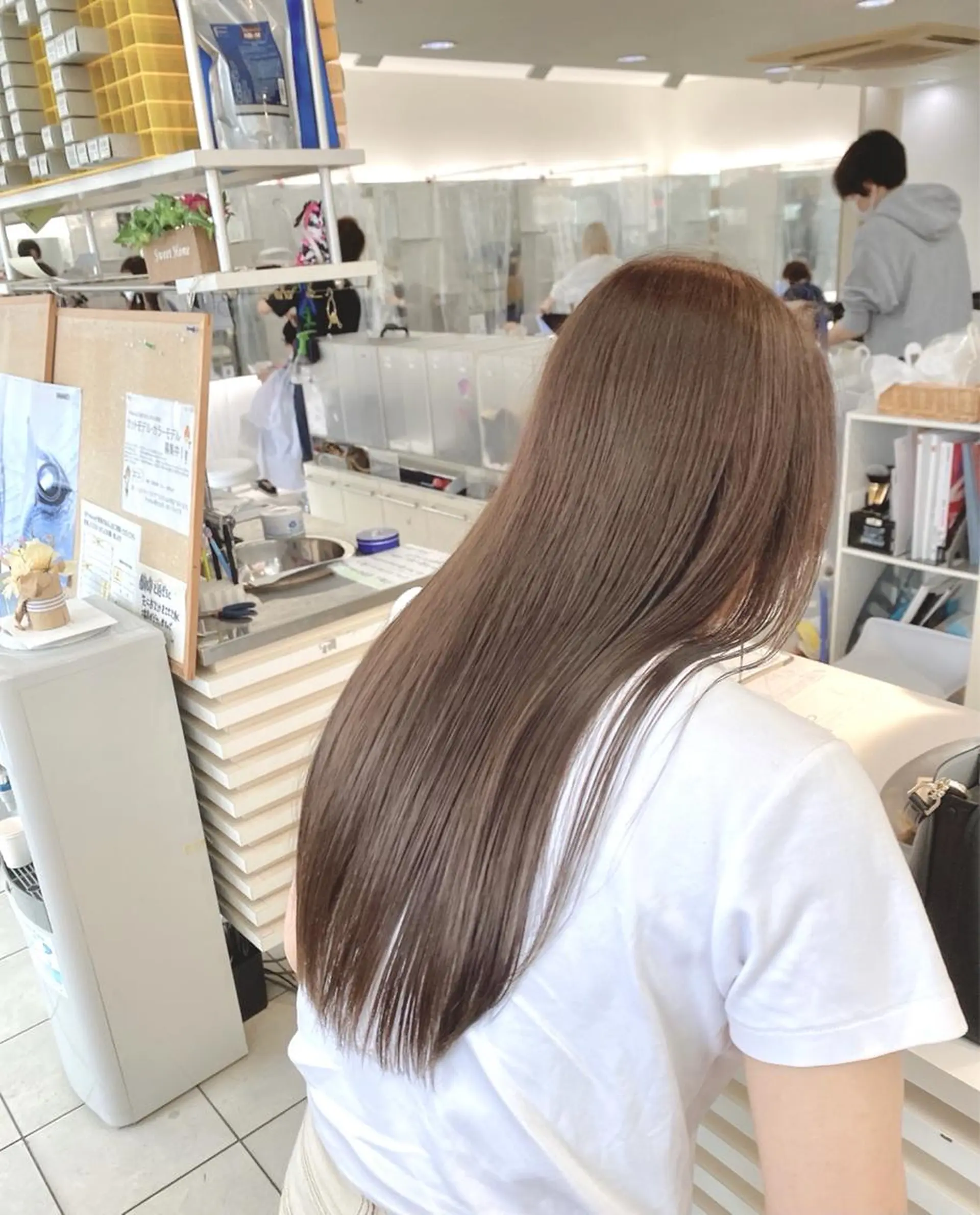 セミロング カラー ヘアカラー トリートメント 艶髪レイヤー屋さん 大澤竜馬のヘアスタイル
