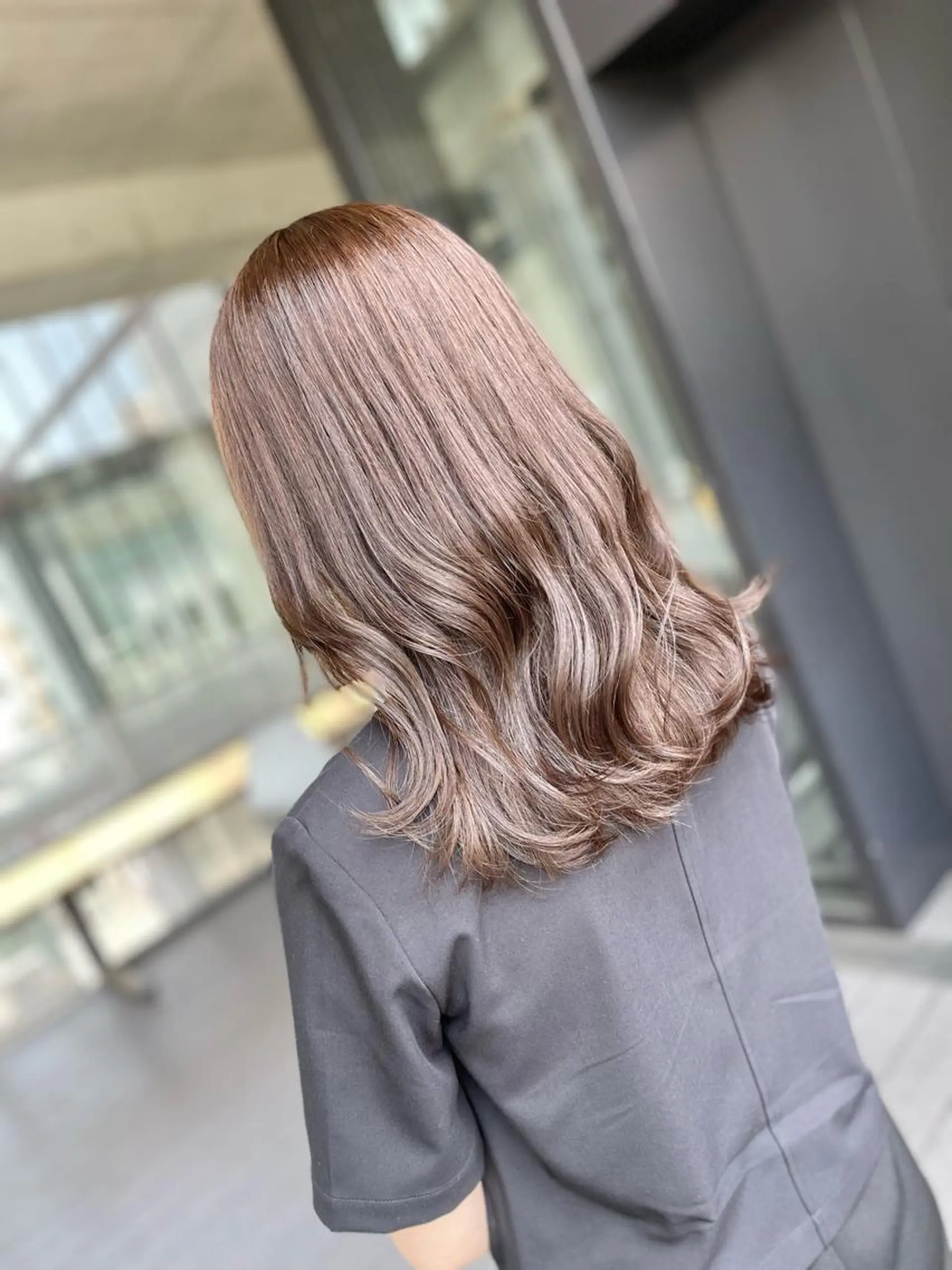 ミディアム カラー ブリーチ 透明感カラー ハイトーンカラー デート BOOTH share saron所属・今井 勝也のヘアスタイル