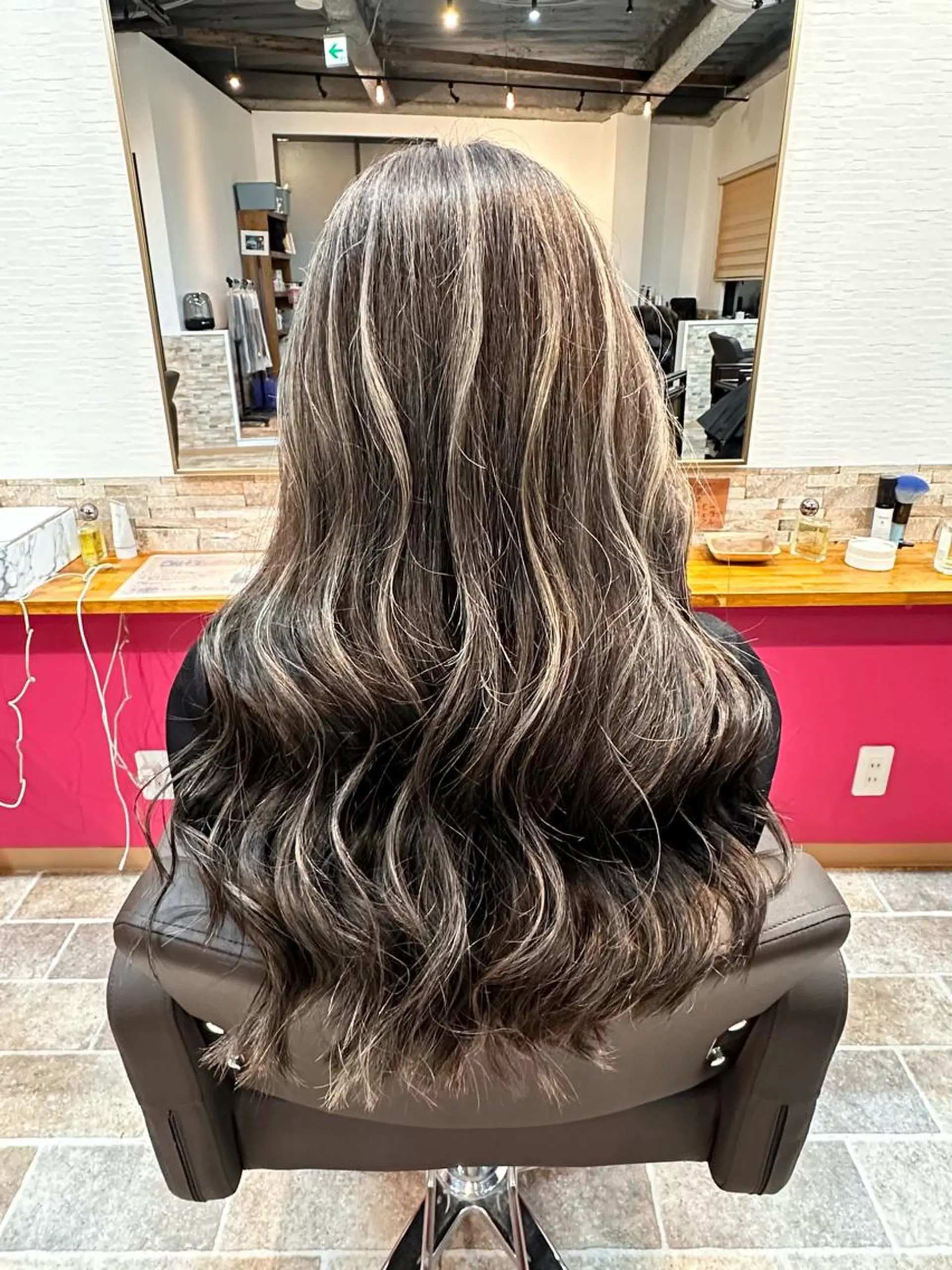 ロング 髪質改善 縮毛矯正 酸性ストレート SALOWIN心斎橋Suite店所属・ブリーチ毛にもできる 縮毛矯正|鷹司郎のヘアスタイル