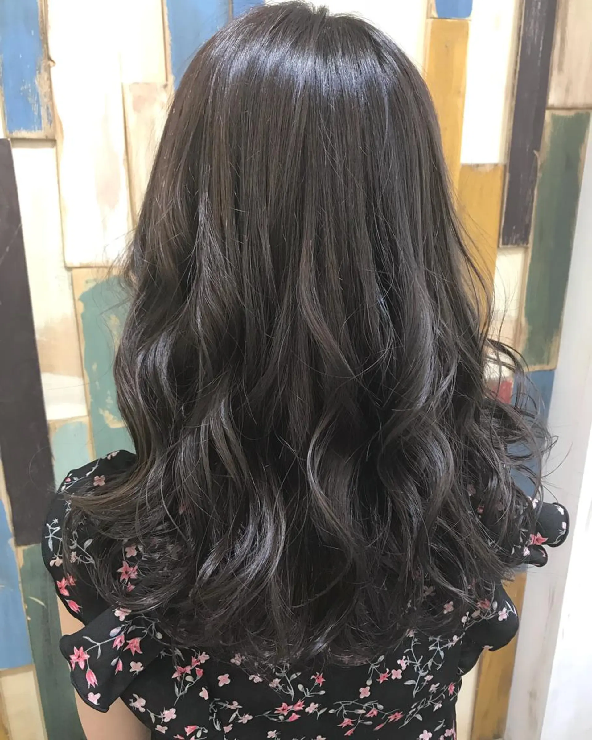 カラー ハイライトカラー 嶋村夏実🌼レイヤー 🌸白髪ぼかしのヘアスタイル