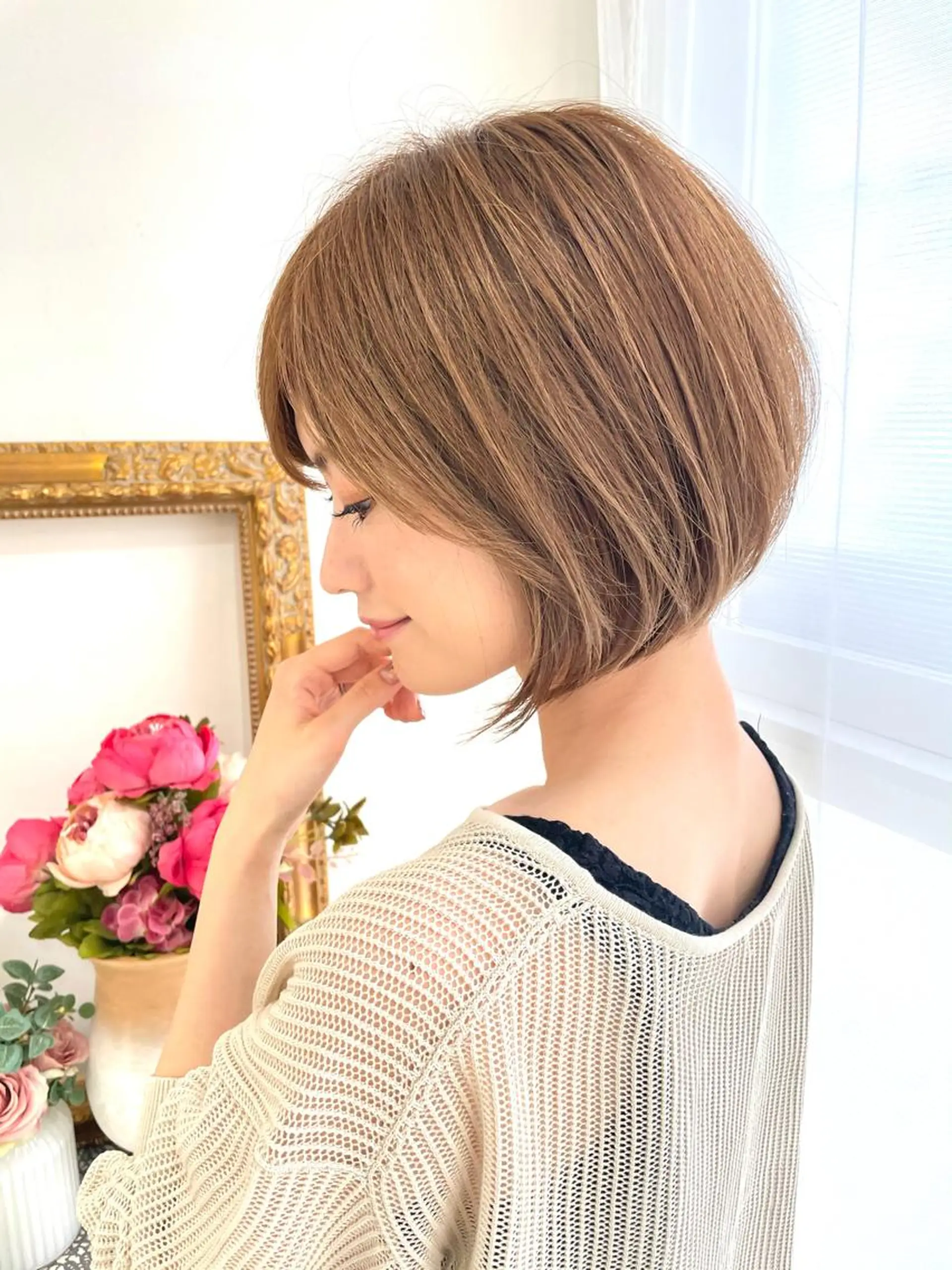 ショート esse大阪茶屋町店所属・レイヤーカット 新井田陽寿のヘアスタイル