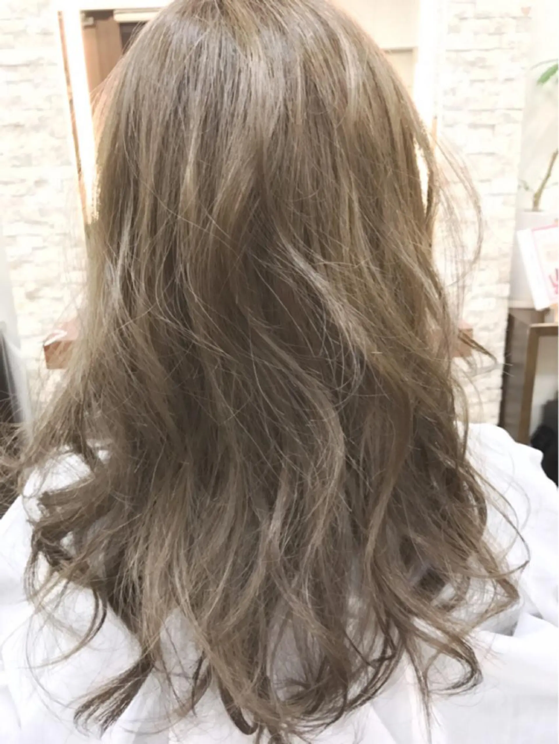ミディアム セミロング ロング カラー ブリーチ 外国人風カラー 20代半ば上質なへア ケア 髪質改善 大西のヘアスタイル