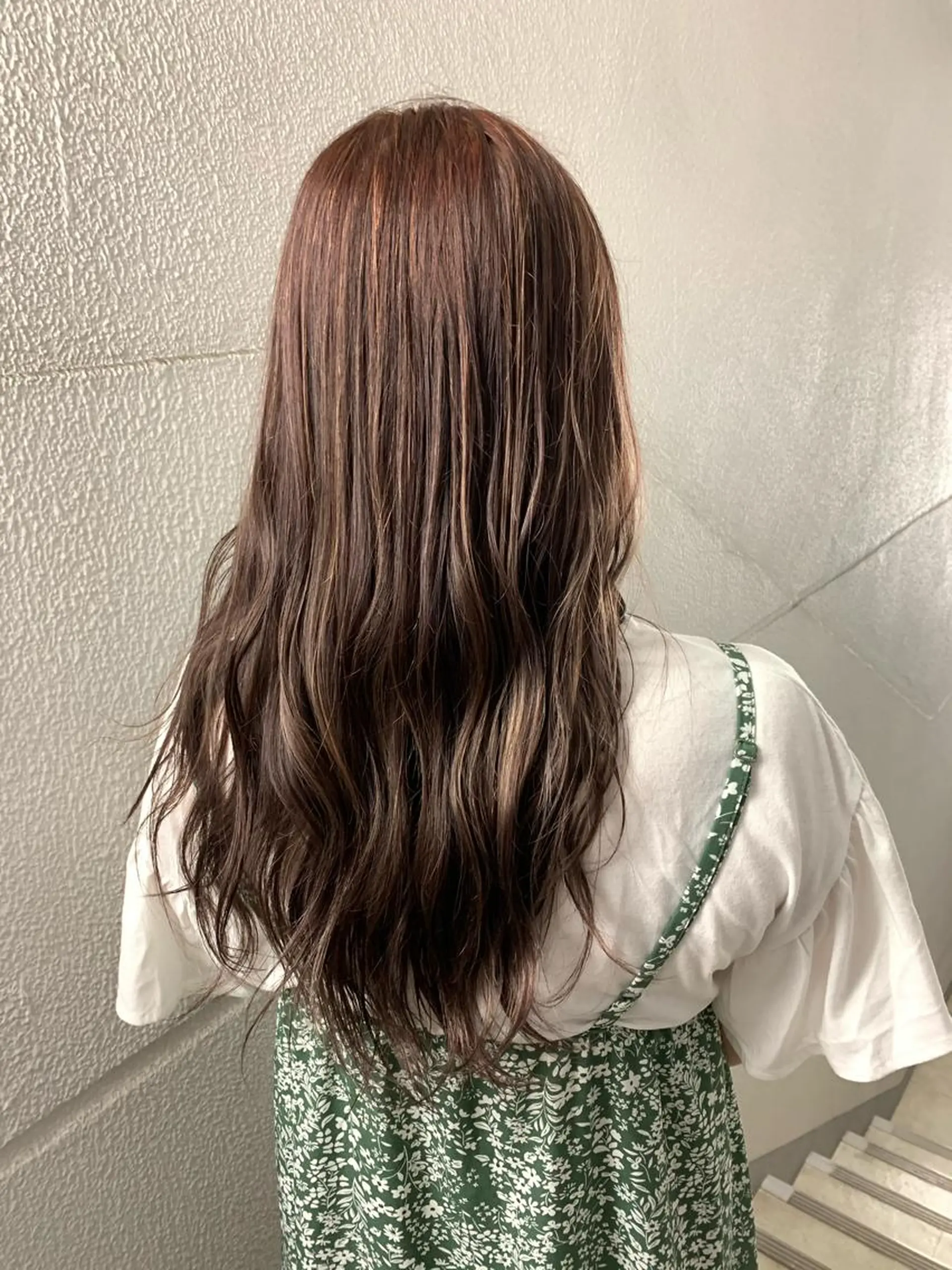ロング カラー 小泉 葵のヘアスタイル