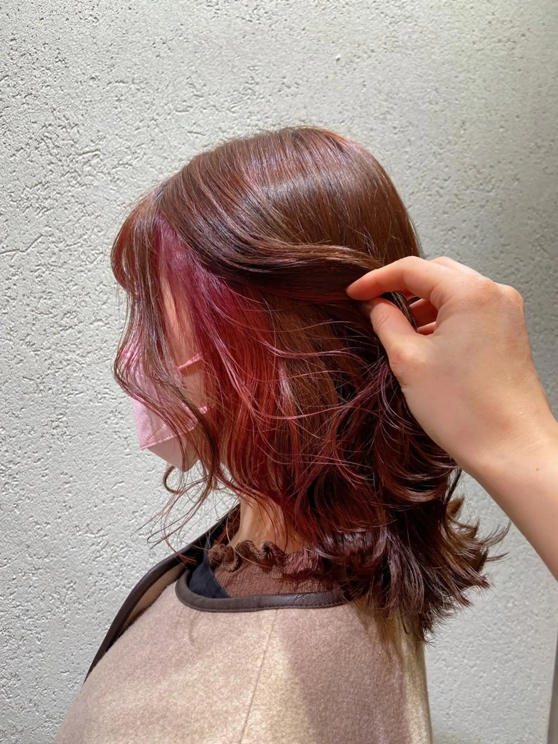 セミロング カラー イヤリングカラー ピンクカラー ノイシキ サキのヘアスタイル