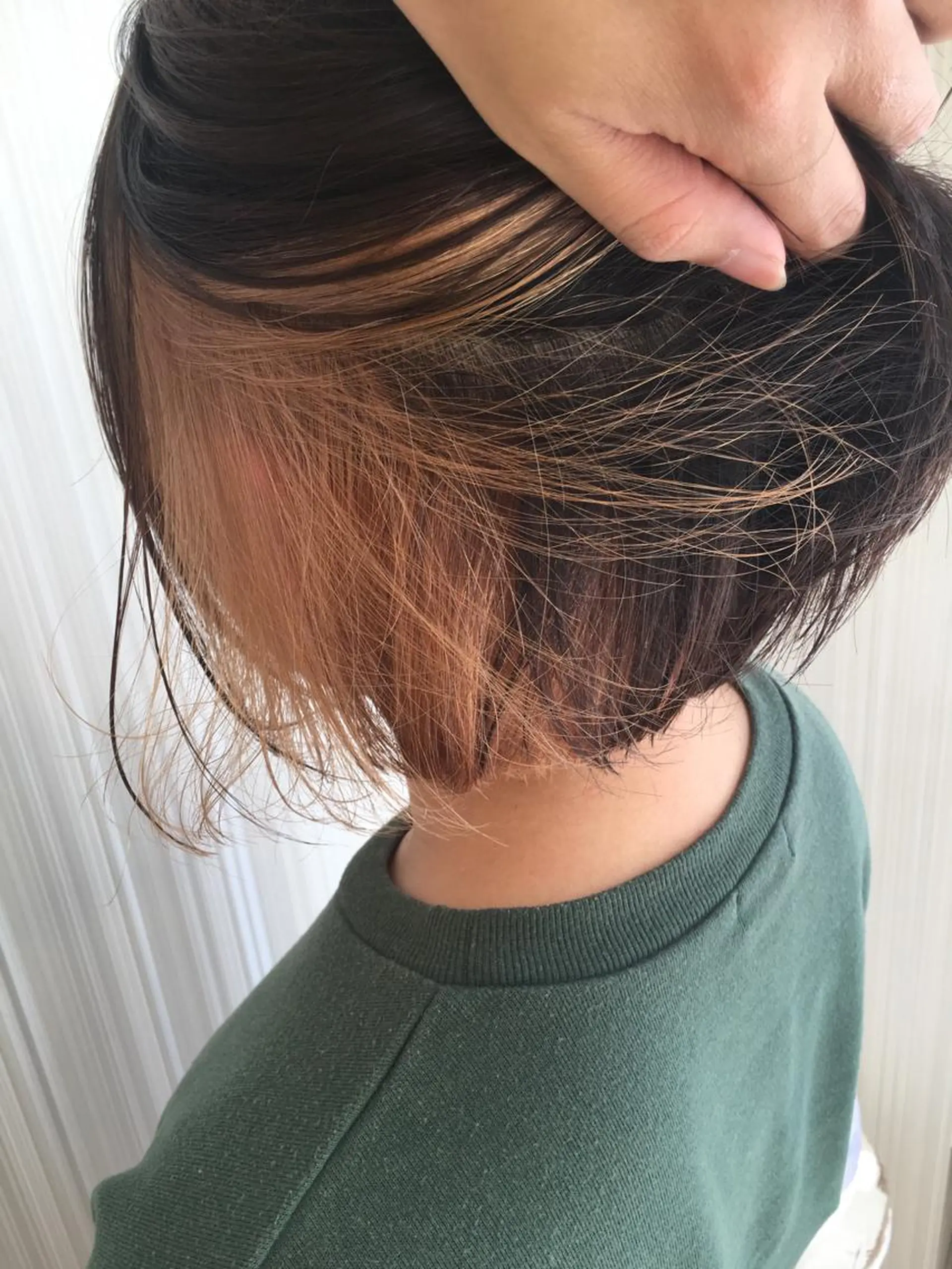 ミディアム カラー インナーカラー ボブ ヘアカラー ハイトーン/ブリーチ 山崎　悠次のヘアスタイル