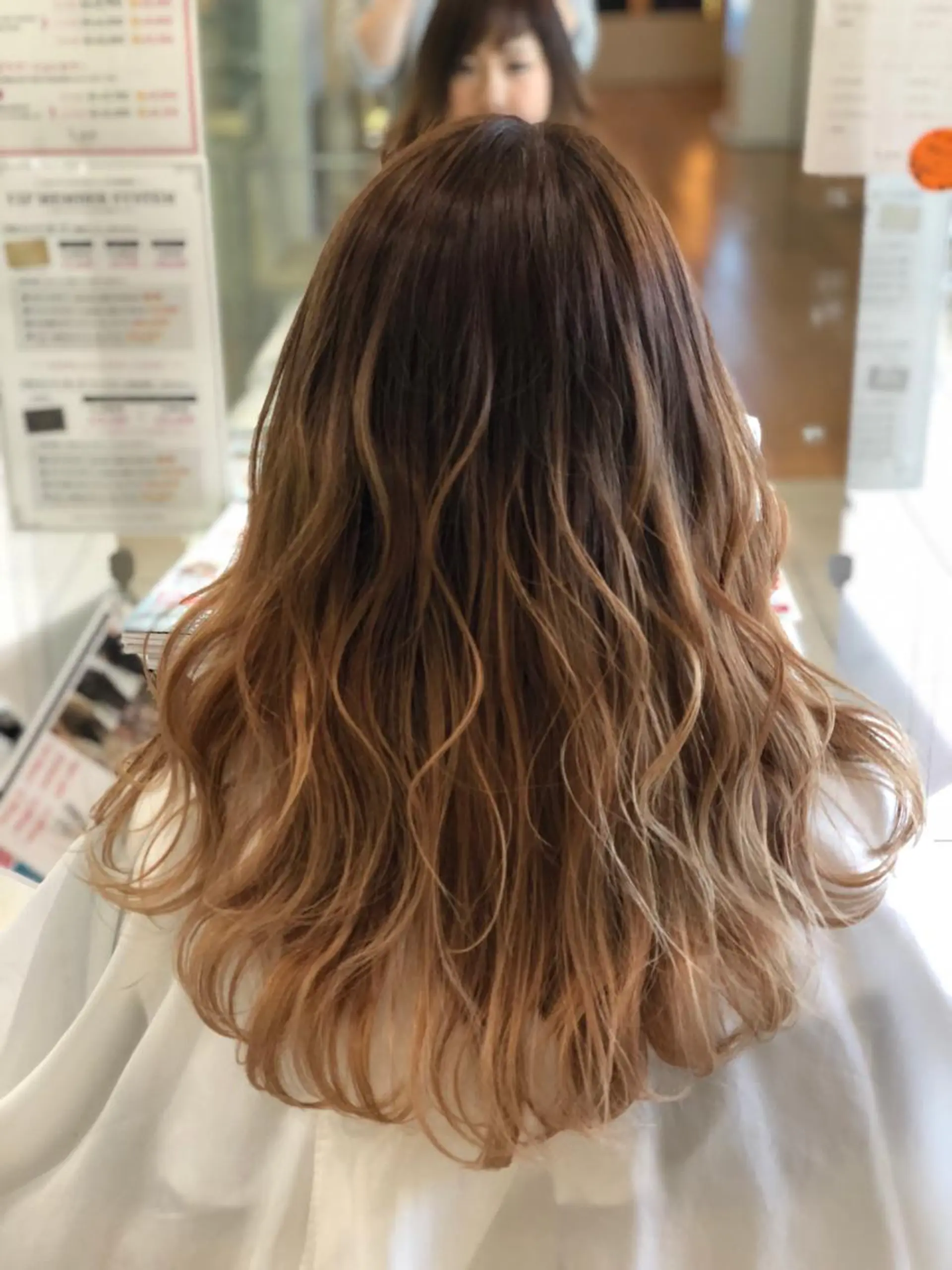 ロング カラー グラデーションカラー ハイライトカラー ハイライト ブリーチ/髪質改善 前田志穂のヘアスタイル