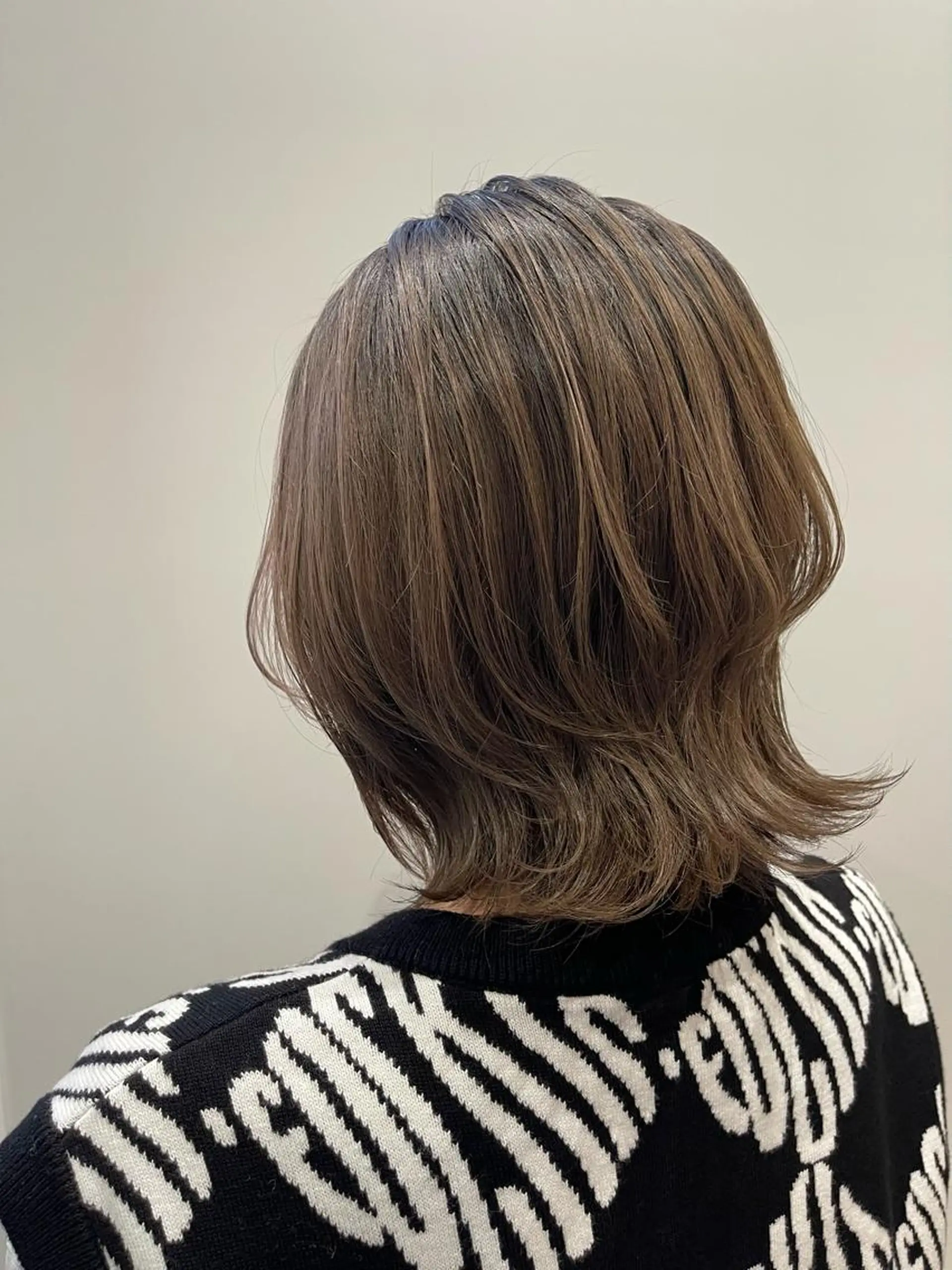 ミディアム カラー ヘアカラー トリートメント 韓国🩵海外ヘア 宮川華奈のヘアスタイル