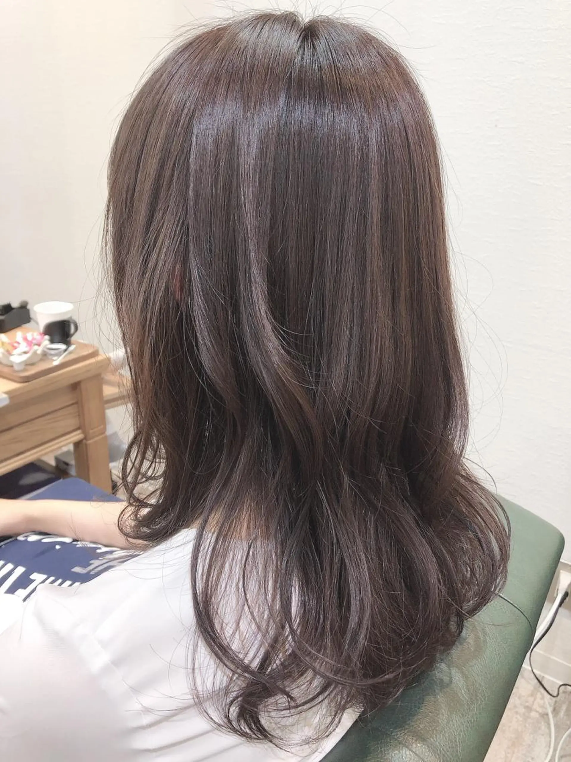 ミディアム カラー アッシュ イルミナカラー ラベンダーカラー ラベンダーアッシュ カット ヘアカラー 菊池 貢平のヘアスタイル