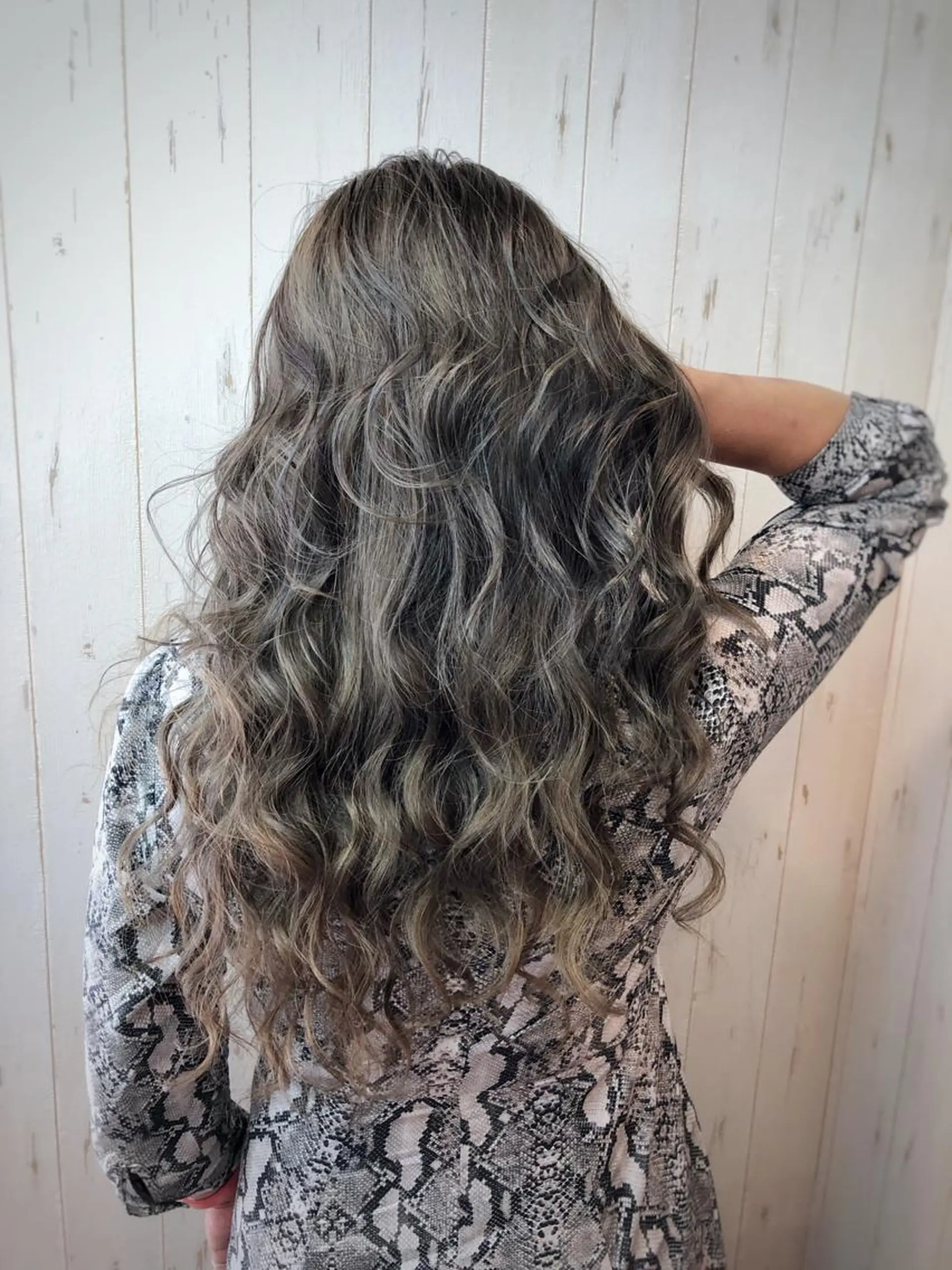 セミロング カット ヘアカラー LOCO Ko-kiのヘアスタイル