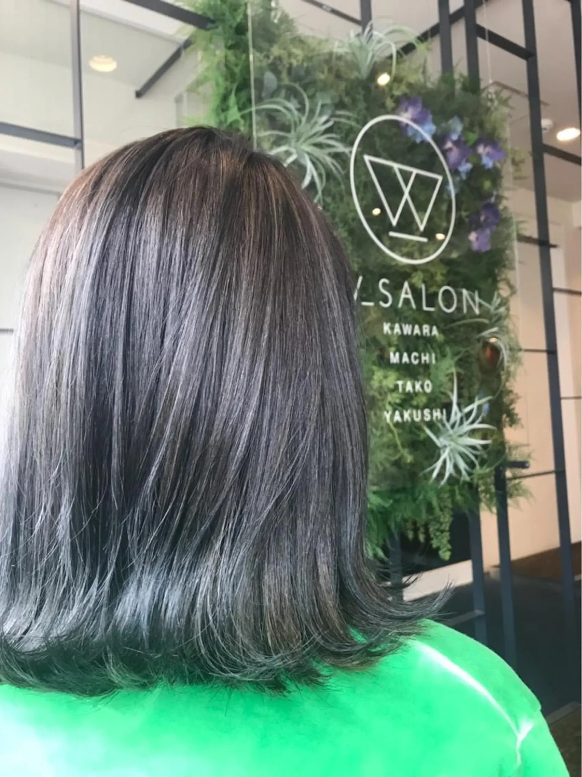 ミディアム ヘアカラー W_SALON ［触れたくなる艶髪］のヘアスタイル