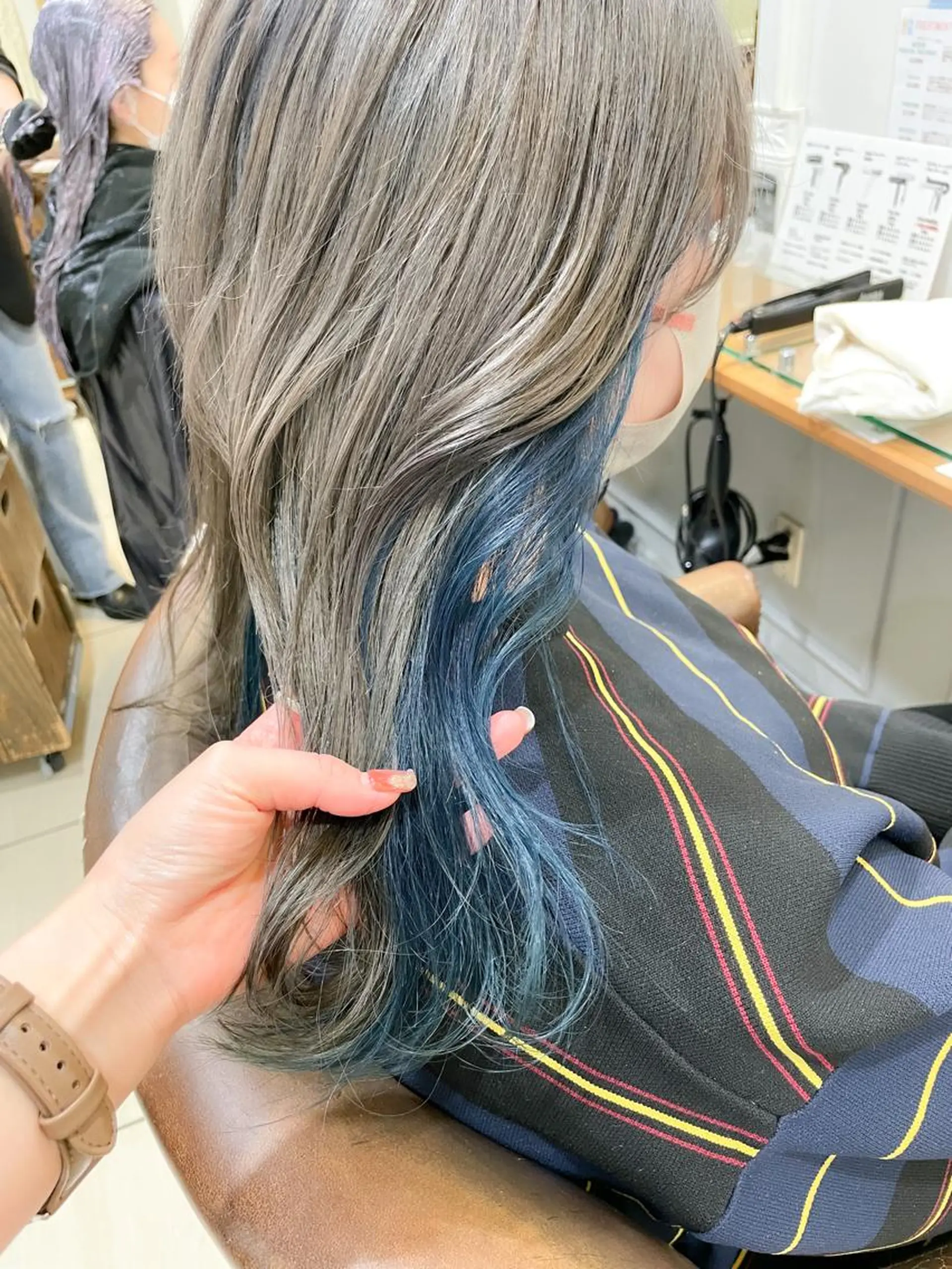 セミロング カラー ブリーチ ブルーカラー インナーカラー ヘアカラー ✨カラー支持No.1 🧸ワキ カナコ🧸のヘアスタイル