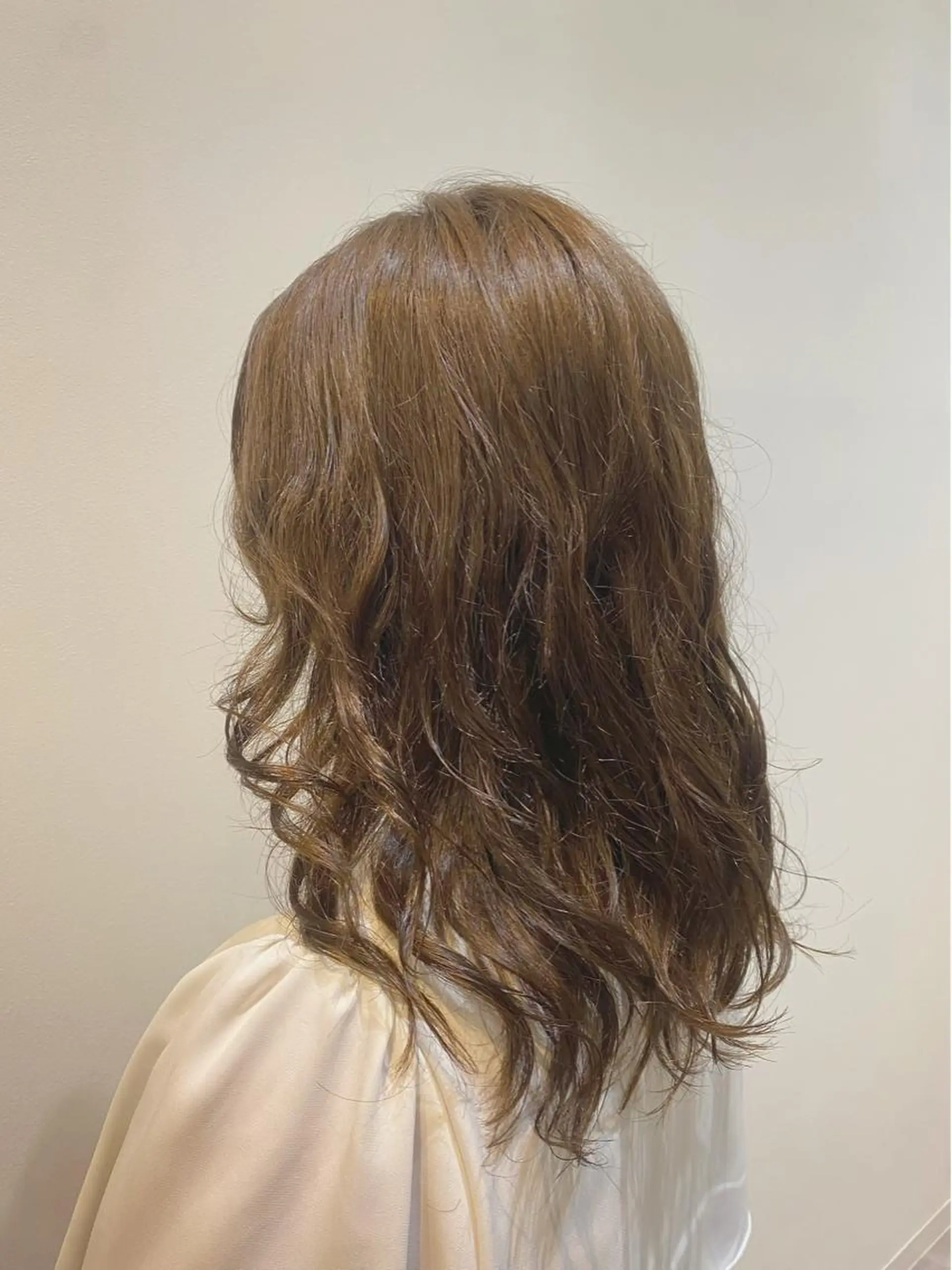 ミディアム カラー パーマ ミディアムパーマ アッシュ アッシュグレー バレイヤージュ ベージュカラー カット ヘアカラー パーマ トリートメント ♡オシャ髪♡AI ✂️newi町田のヘアスタイル