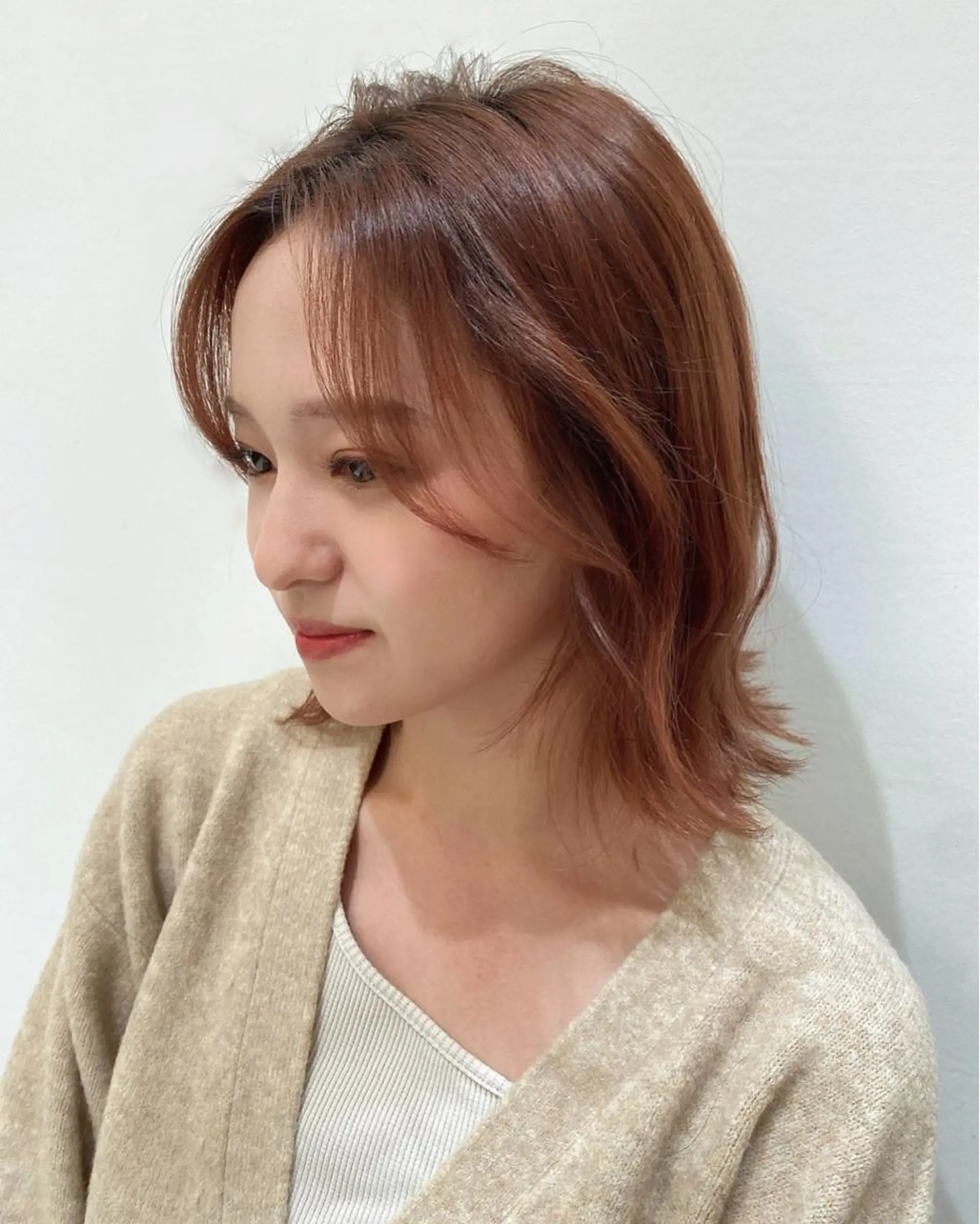 ミディアム カラー ヘアアレンジ 切りっぱなしボブ ベージュカラー ハイトーンカラー インナーカラー ピンクカラー 🌿ブリーチ/髪質 改善/🌿‬JINのヘアスタイル