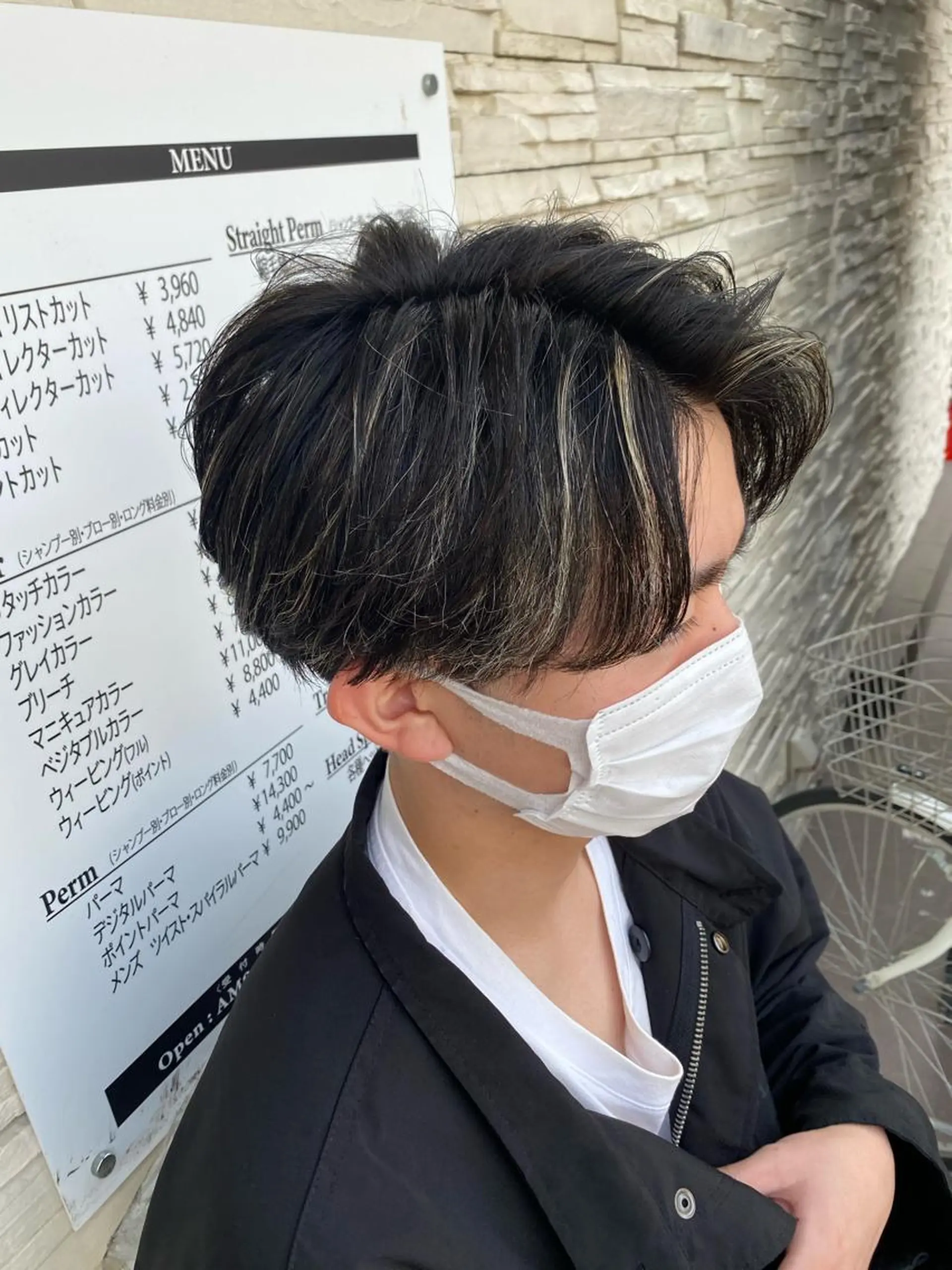 ショート パーマ メンズ センターパート メンズパーマ ニュアンスパーマ 塩谷黎✨ブリーチカラ ーメンズパーマ✨のヘアスタイル