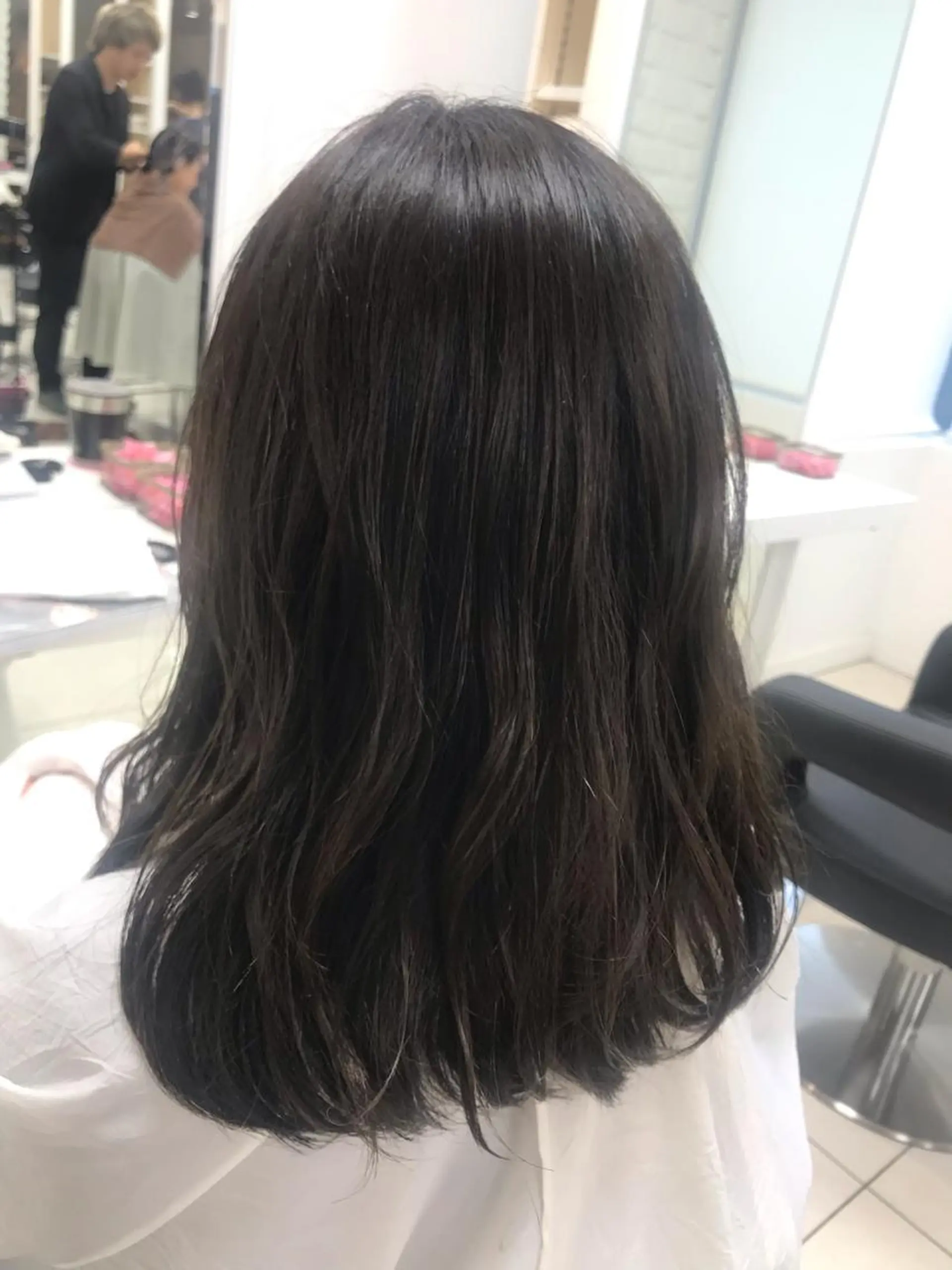 セミロング カラー アッシュ ベージュカラー イルミナカラー 【暖色カラー特化】 中山由梨のヘアスタイル