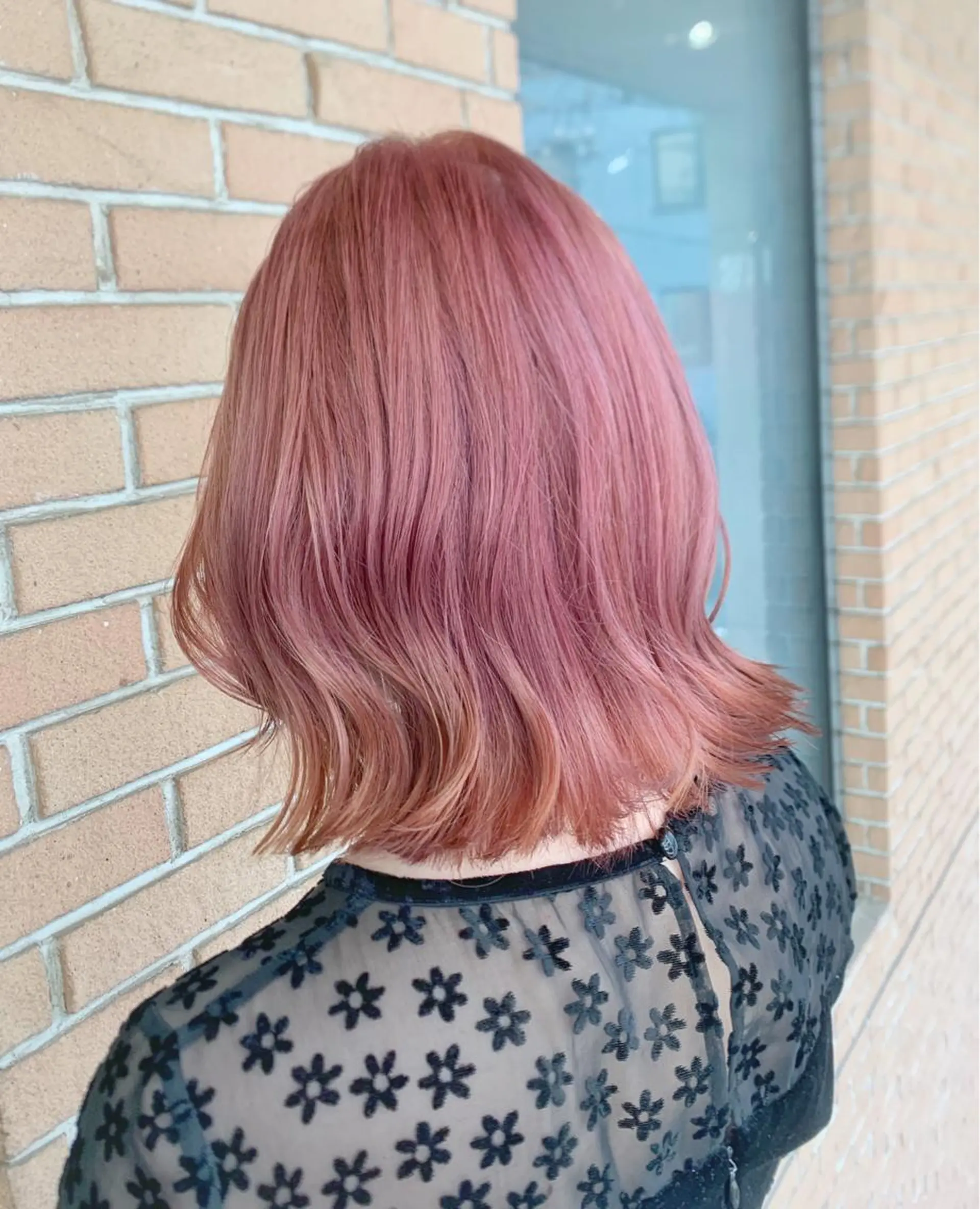 セミロング カラー ヘアアレンジ ブリーチ ピンクカラー ヘアカラー ピンクカラー🩷 ヘアセットＮＯ.1のヘアスタイル