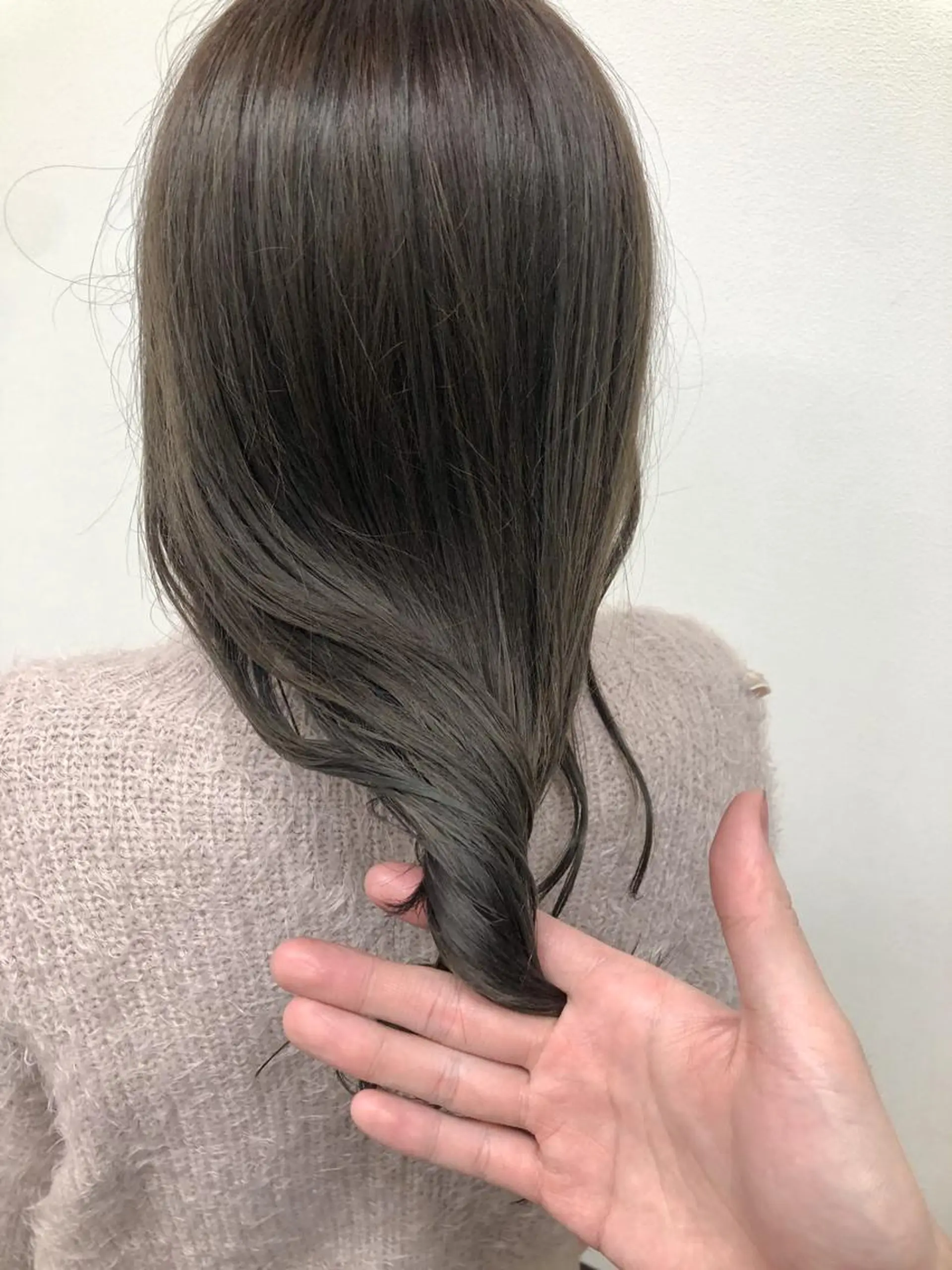 ロング カット ヘアカラー トリートメント シンタニ ナオトのヘアスタイル