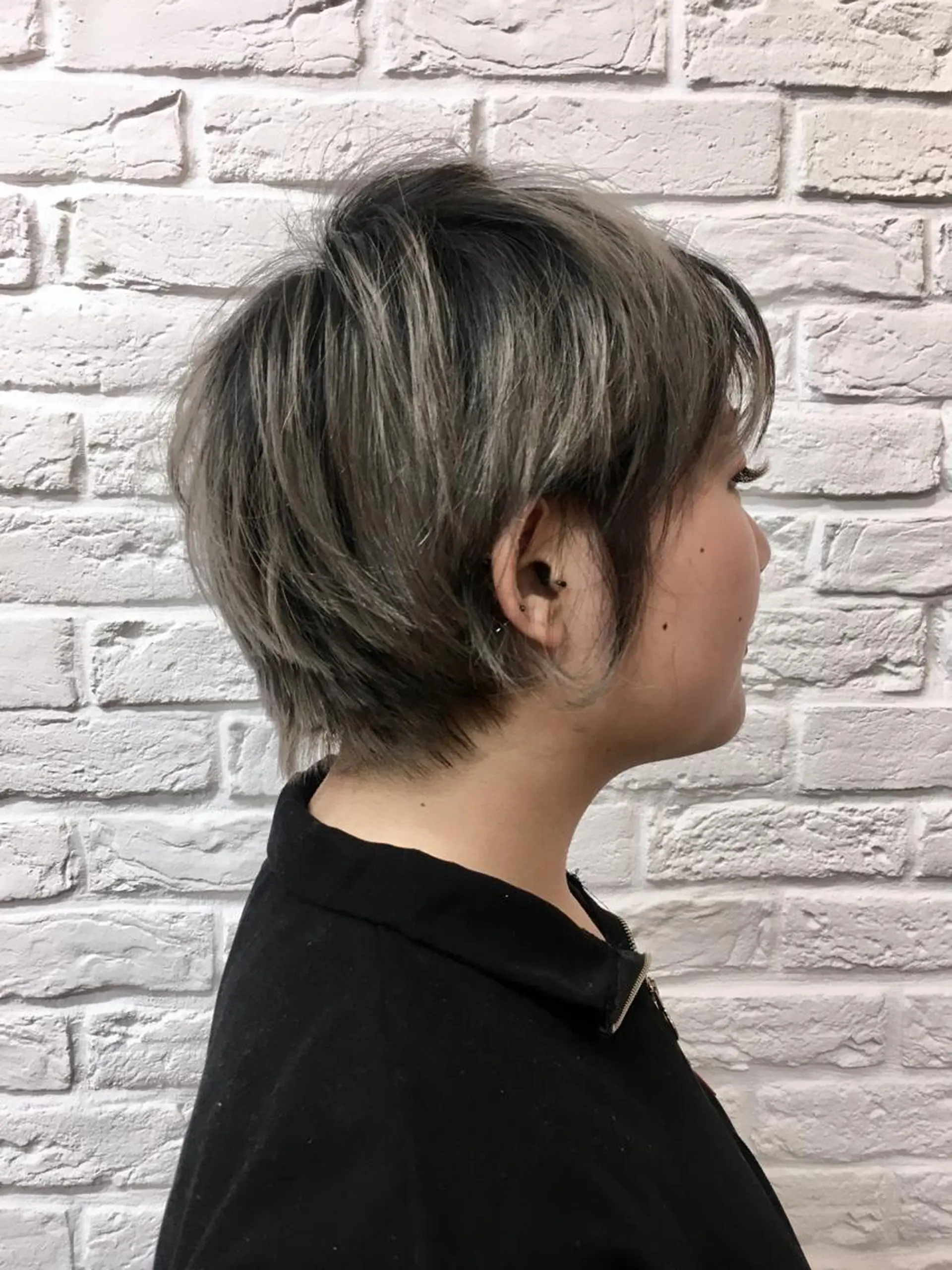 ショート カラー アッシュ アッシュグレー カット ヘアカラー トリートメント 山口 悟のヘアスタイル