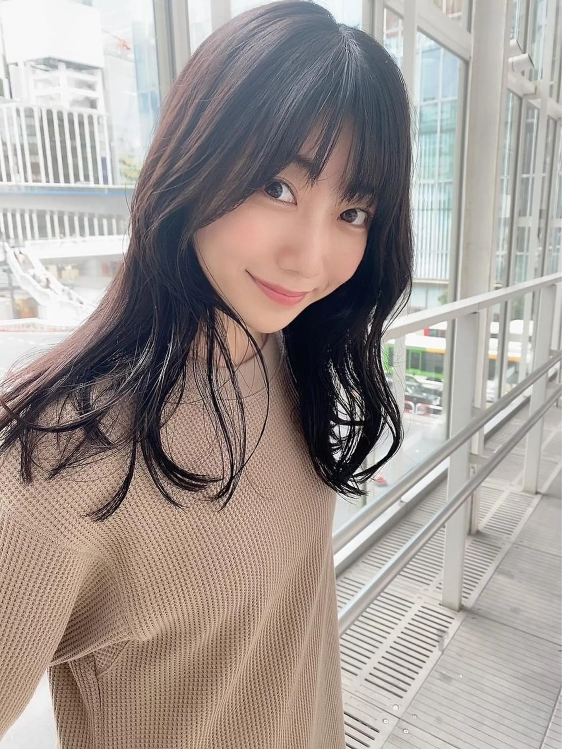 セミロング カラー ヘアアレンジ アッシュ 黒髪 透明感カラー トリートメント ⭐️ アユミ⭐️のヘアスタイル