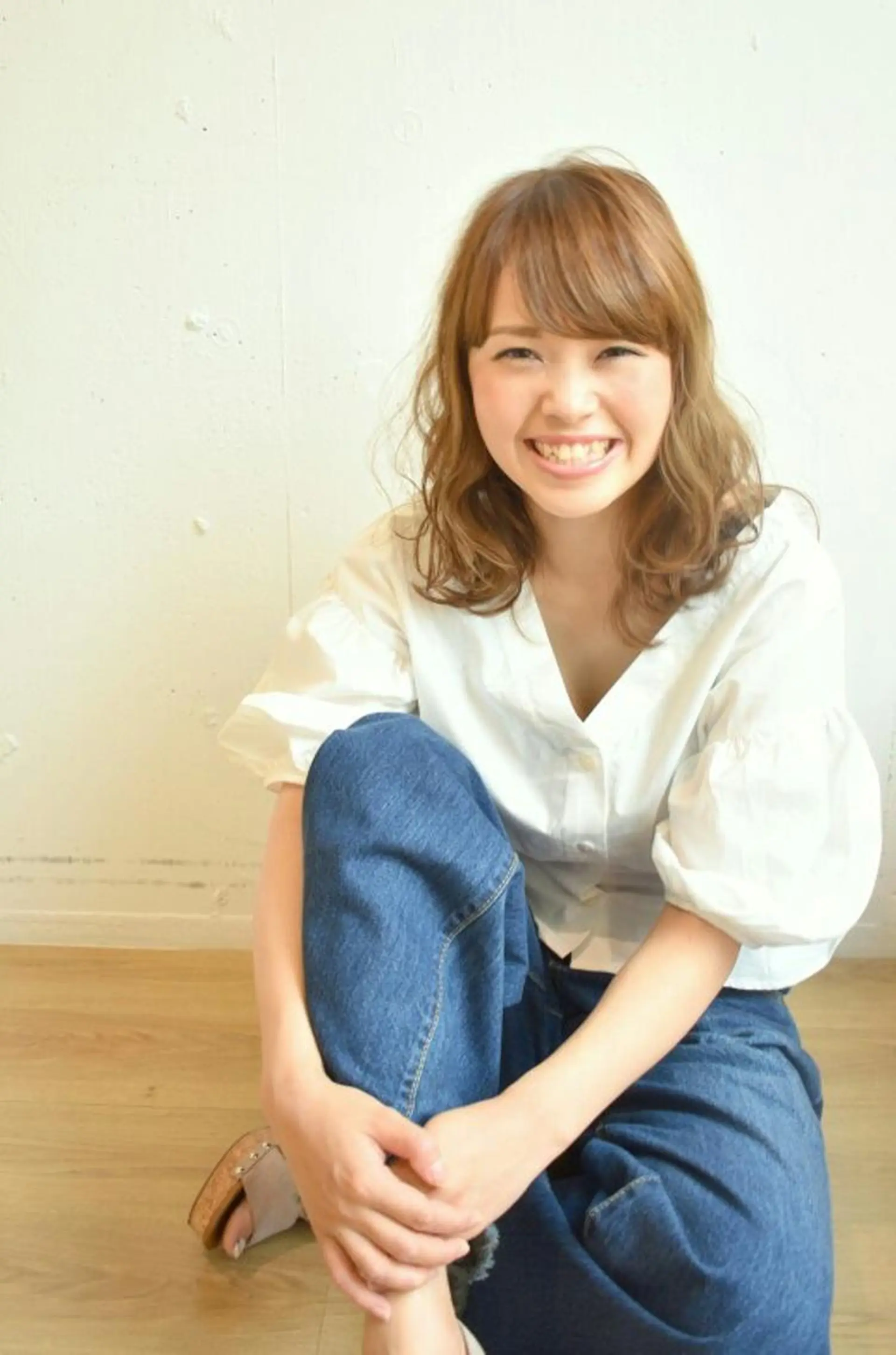 ミディアム カラー アッシュ ベージュカラー ハイトーンカラー Amber所属・山形 光輪子のヘアスタイル