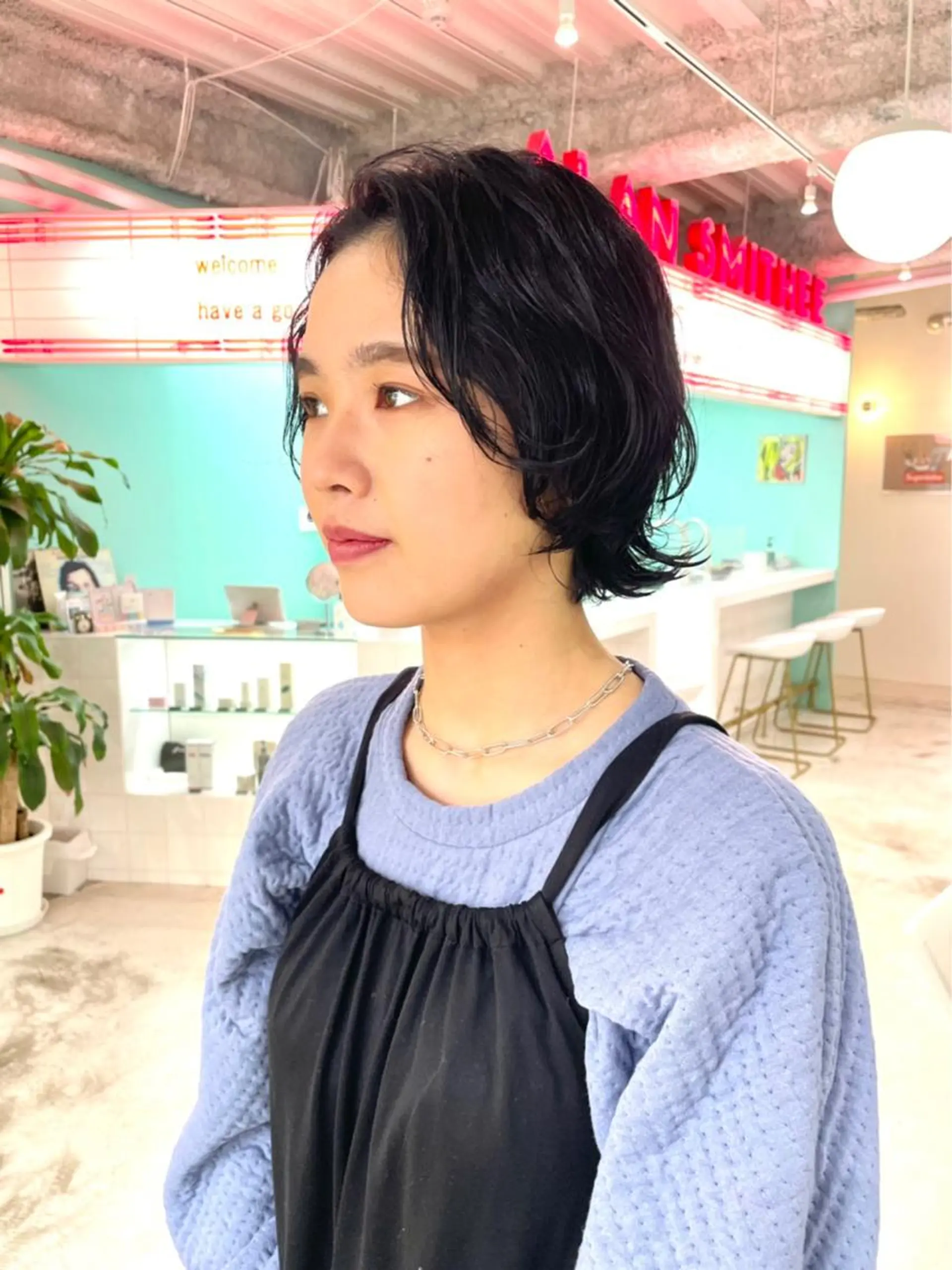 ショート 🧨ブリーチー×ボブ レイヤー💎じゅえるのヘアスタイル