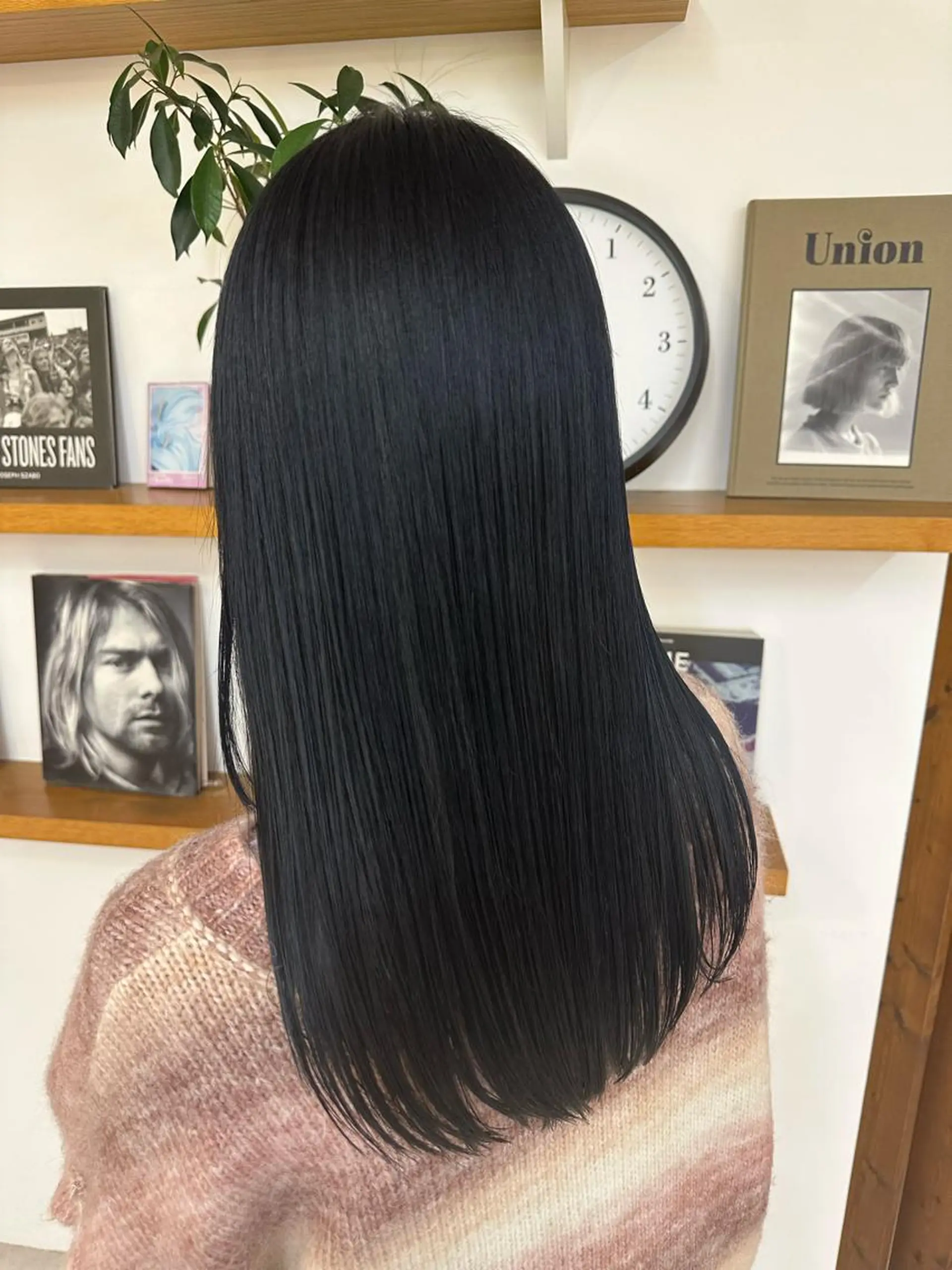 カラー 黒髪 ブルーカラー ブルーブラック カット ヘアカラー リンダ所属・ベージュ/ボブ /縮毛矯正/スズキのヘアスタイル