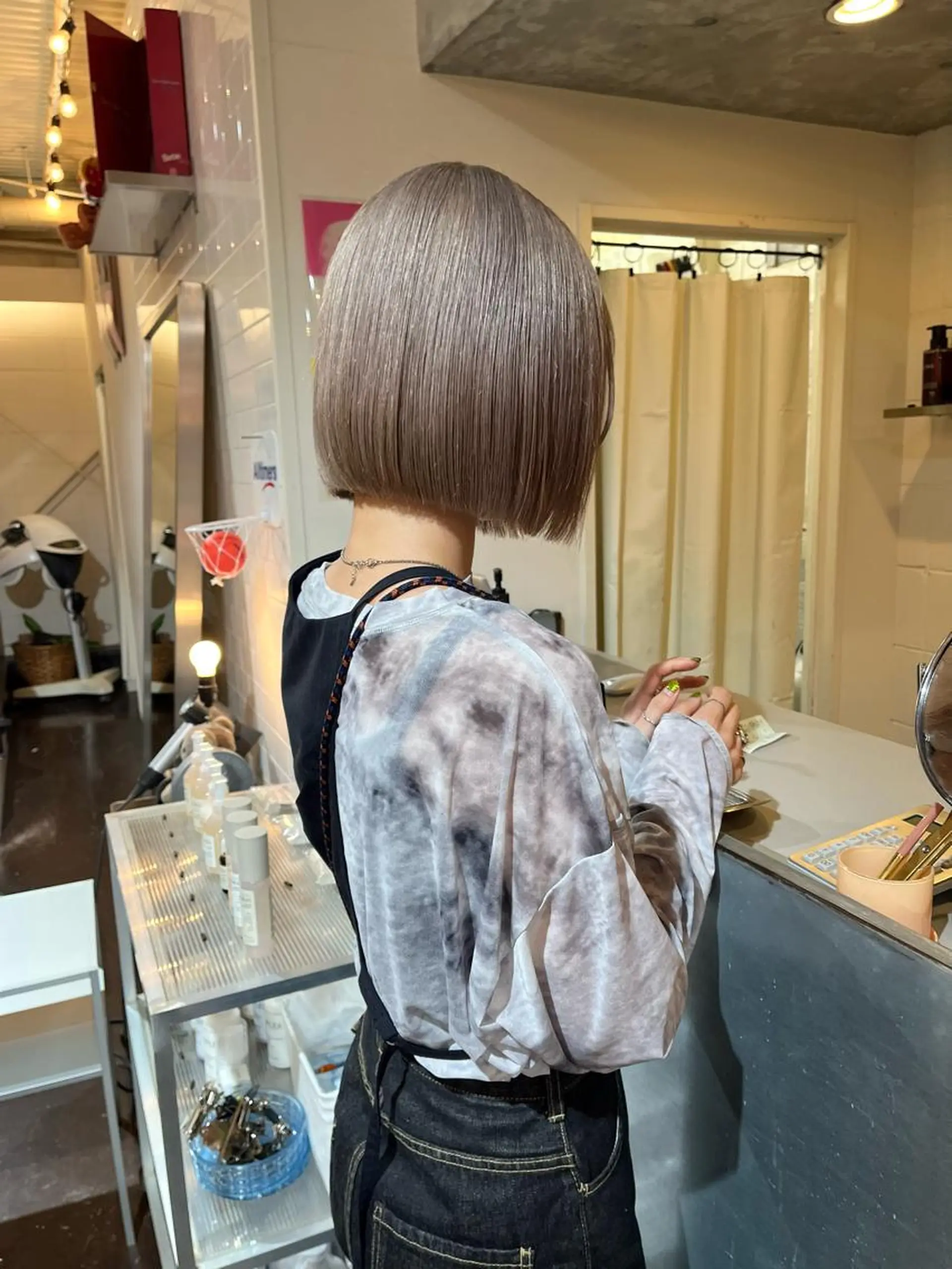 ショート カット ヘアカラー トリートメント iru所属・mi kiのヘアスタイル