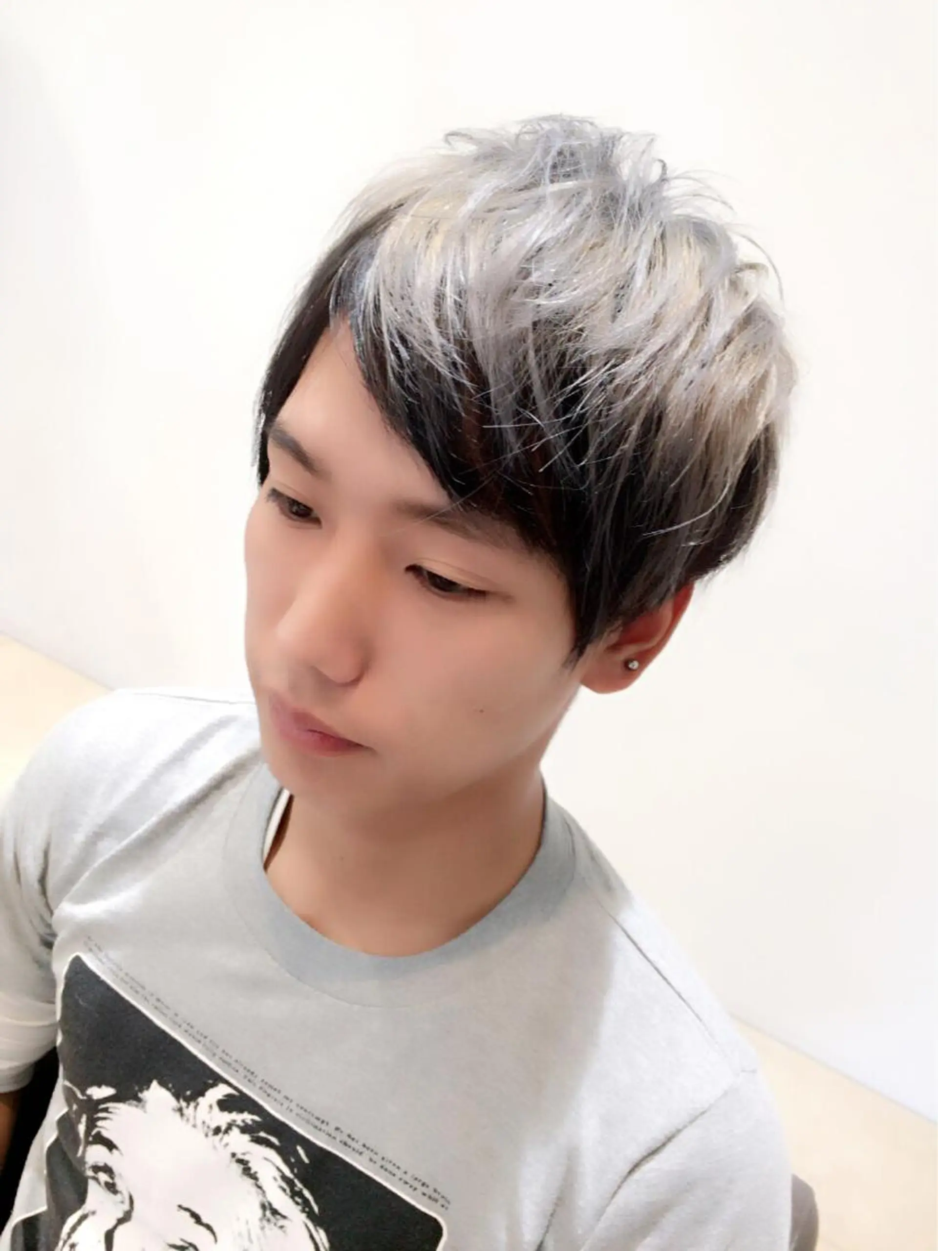 ショート カラー メンズ シルバー 佐々木 好乃のヘアスタイル