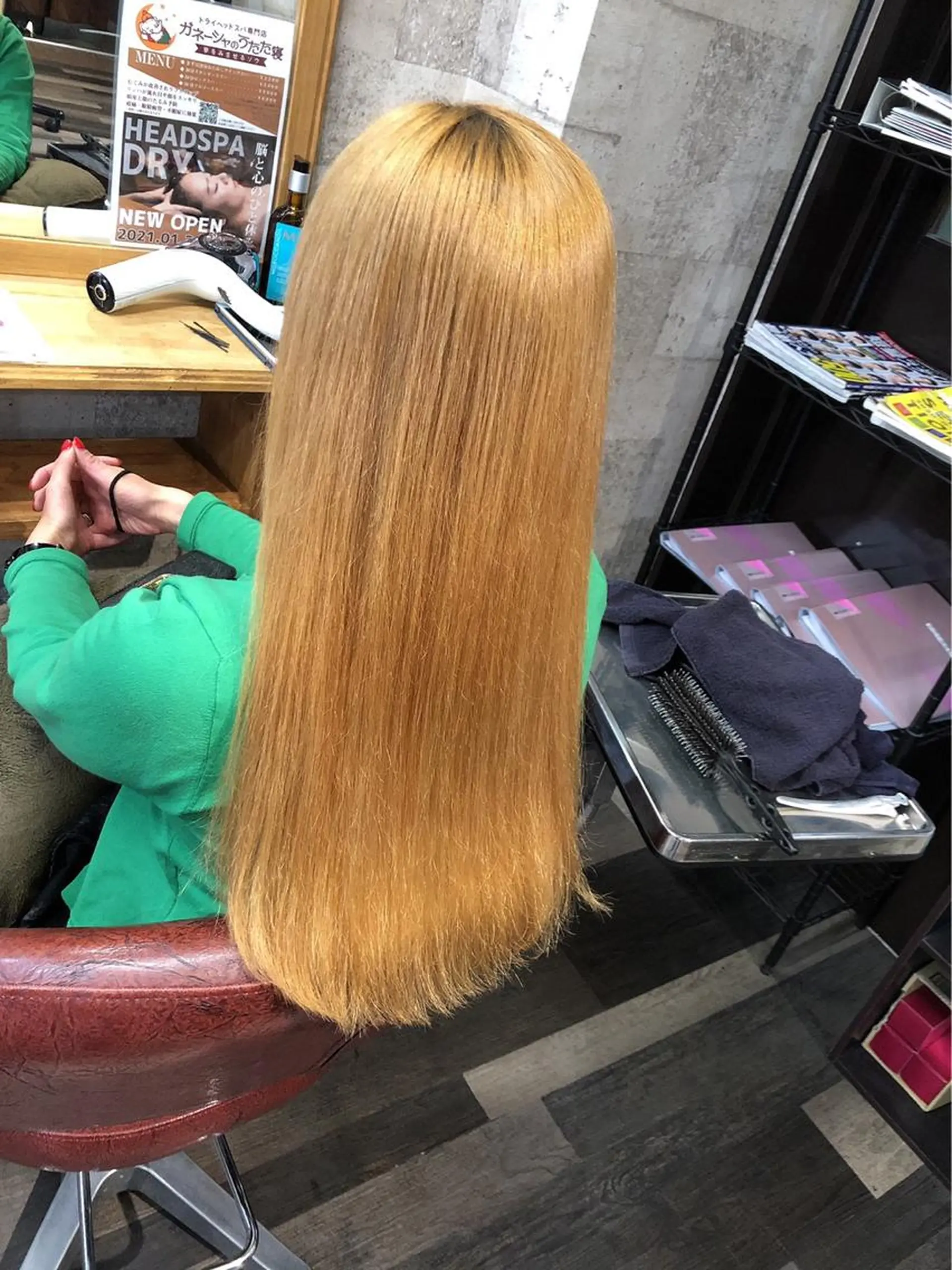 セミロング カラー PANOL 秀島のヘアスタイル