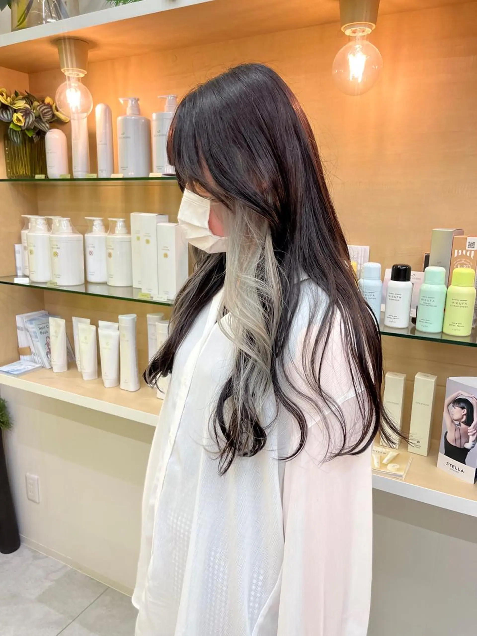 ロング カラー ヘアアレンジ ブリーチ 山下 とよかのヘアスタイル