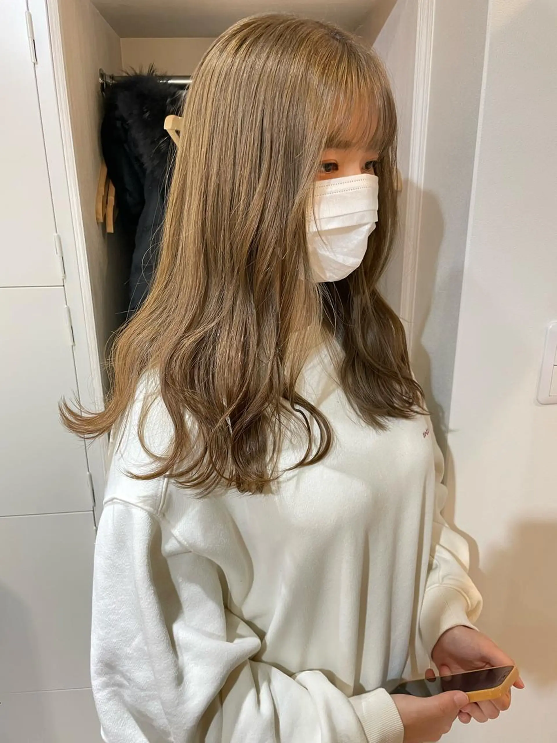 セミロング カラー akane .のヘアスタイル