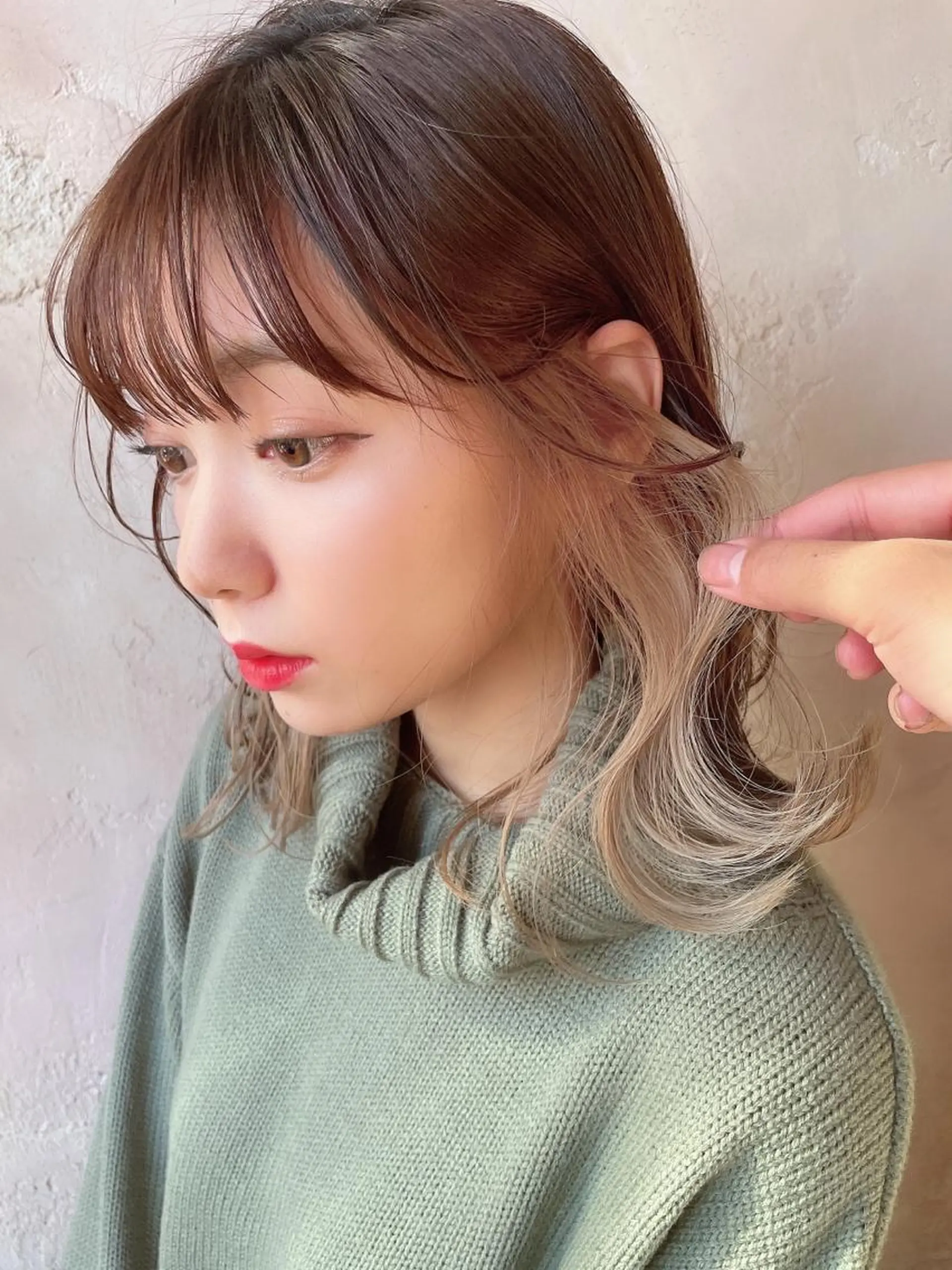 ミディアム カラー ベージュカラー ハイトーンカラー インナーカラー ホワイトベージュ カット ヘアカラー トリートメント レイヤー/顔まわり 縮毛矯正/月城宏清のヘアスタイル