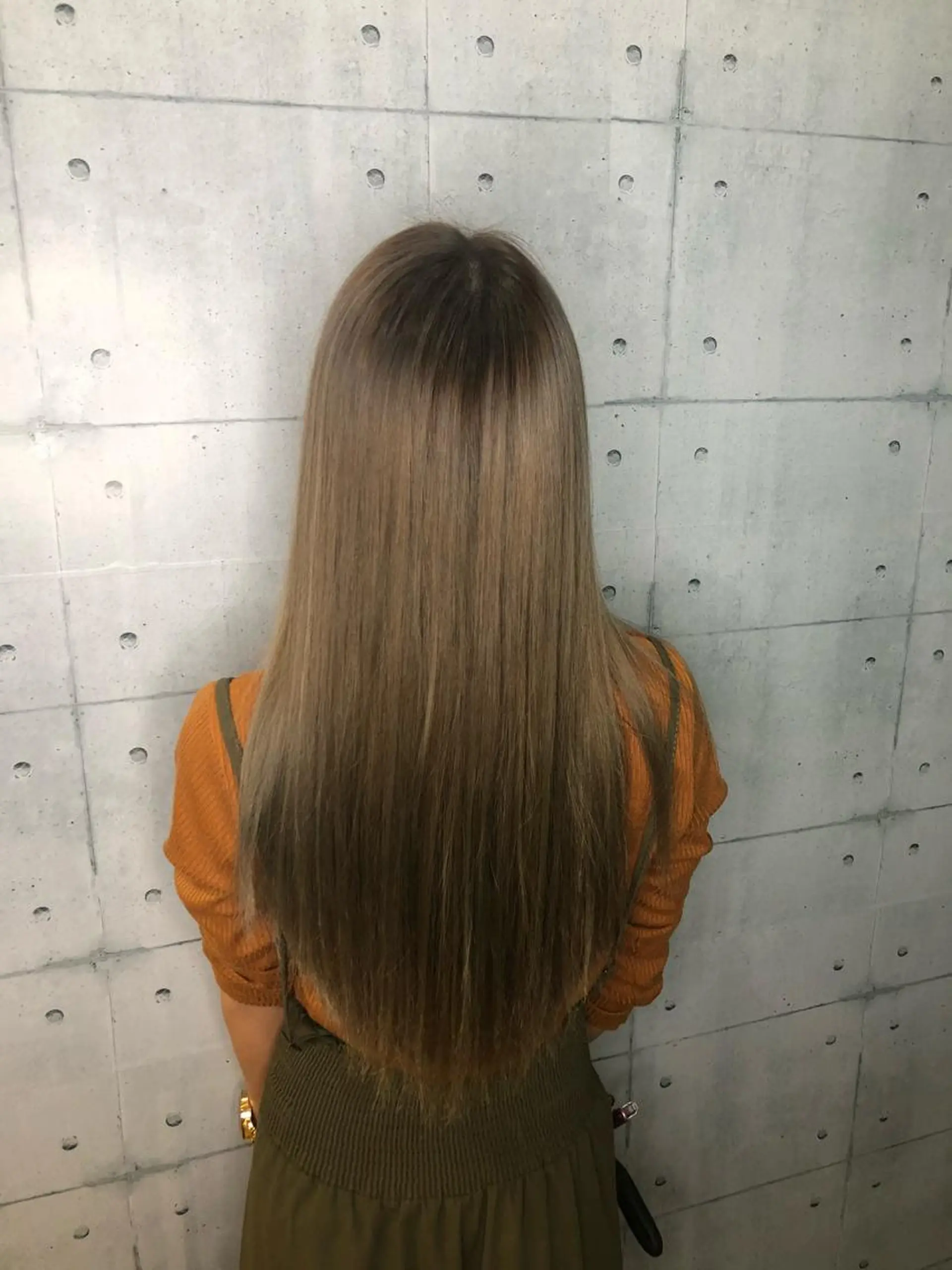 ロング カラー アッシュ ブリーチ 金沢 広美のヘアスタイル